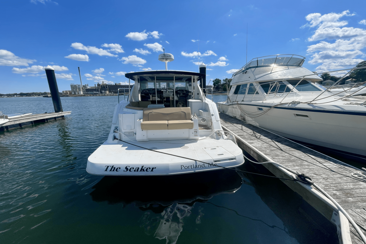Thumbnail 3 for 2015 Cruisers Yachts 41 CANTIUS