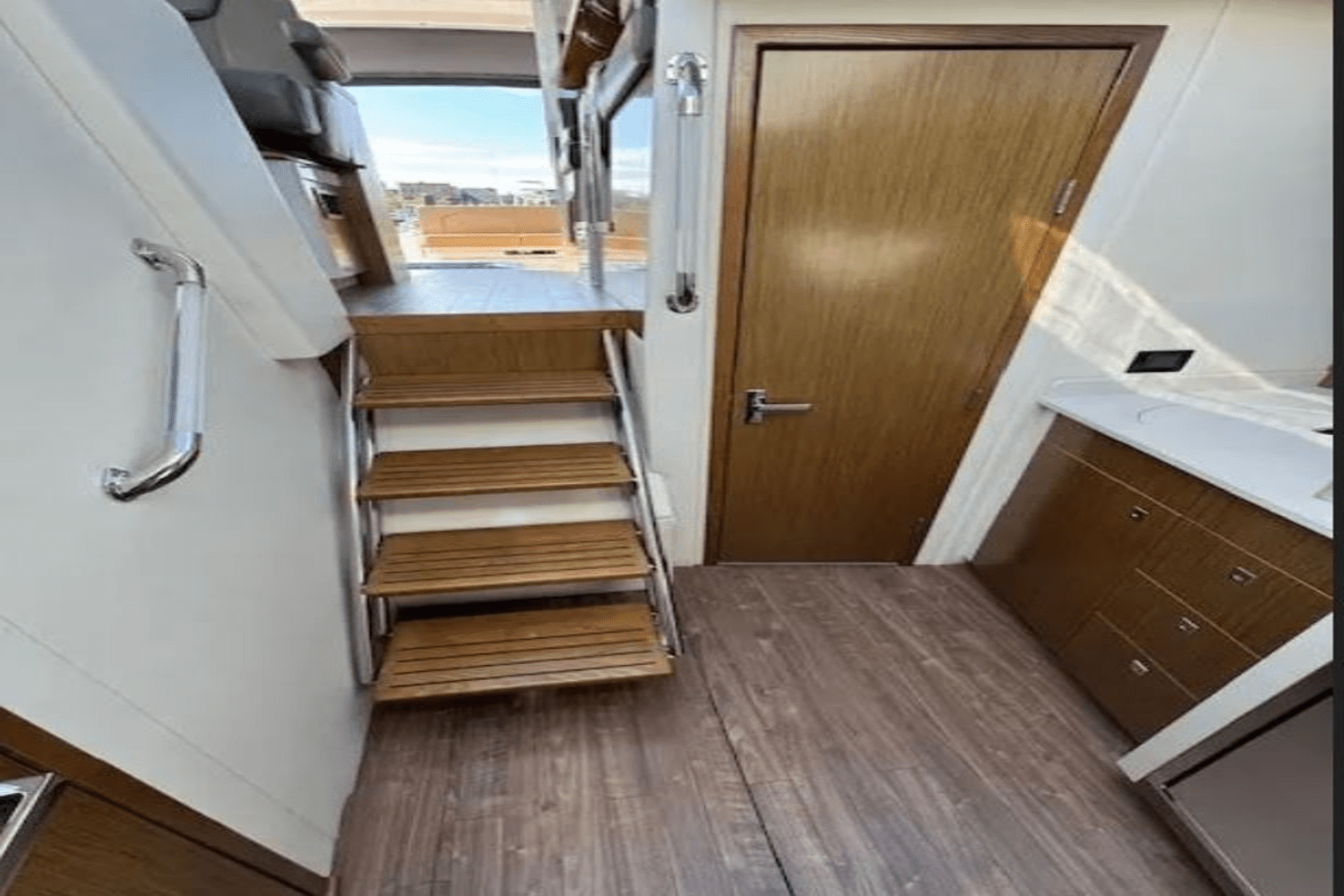2015 Cruisers Yachts 41 CANTIUS Image Thumbnail #8