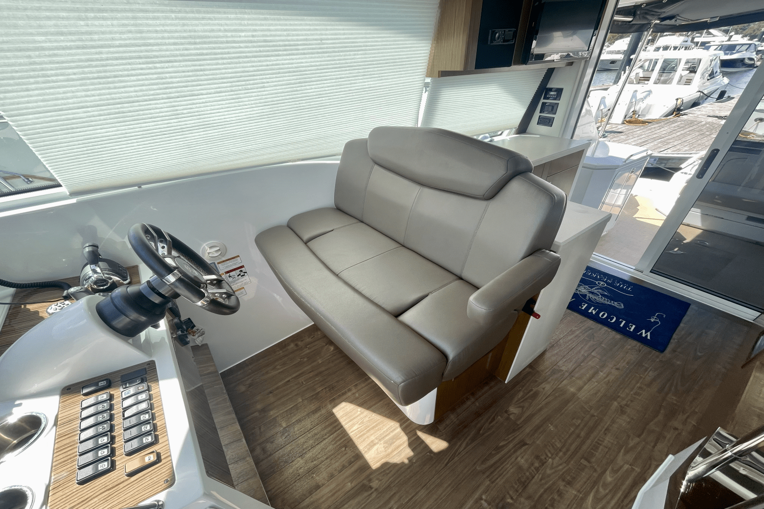 2015 Cruisers Yachts 41 CANTIUS Image Thumbnail #18