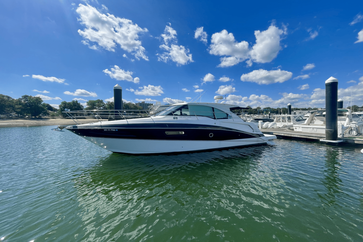 Thumbnail 2 for 2015 Cruisers Yachts 41 CANTIUS