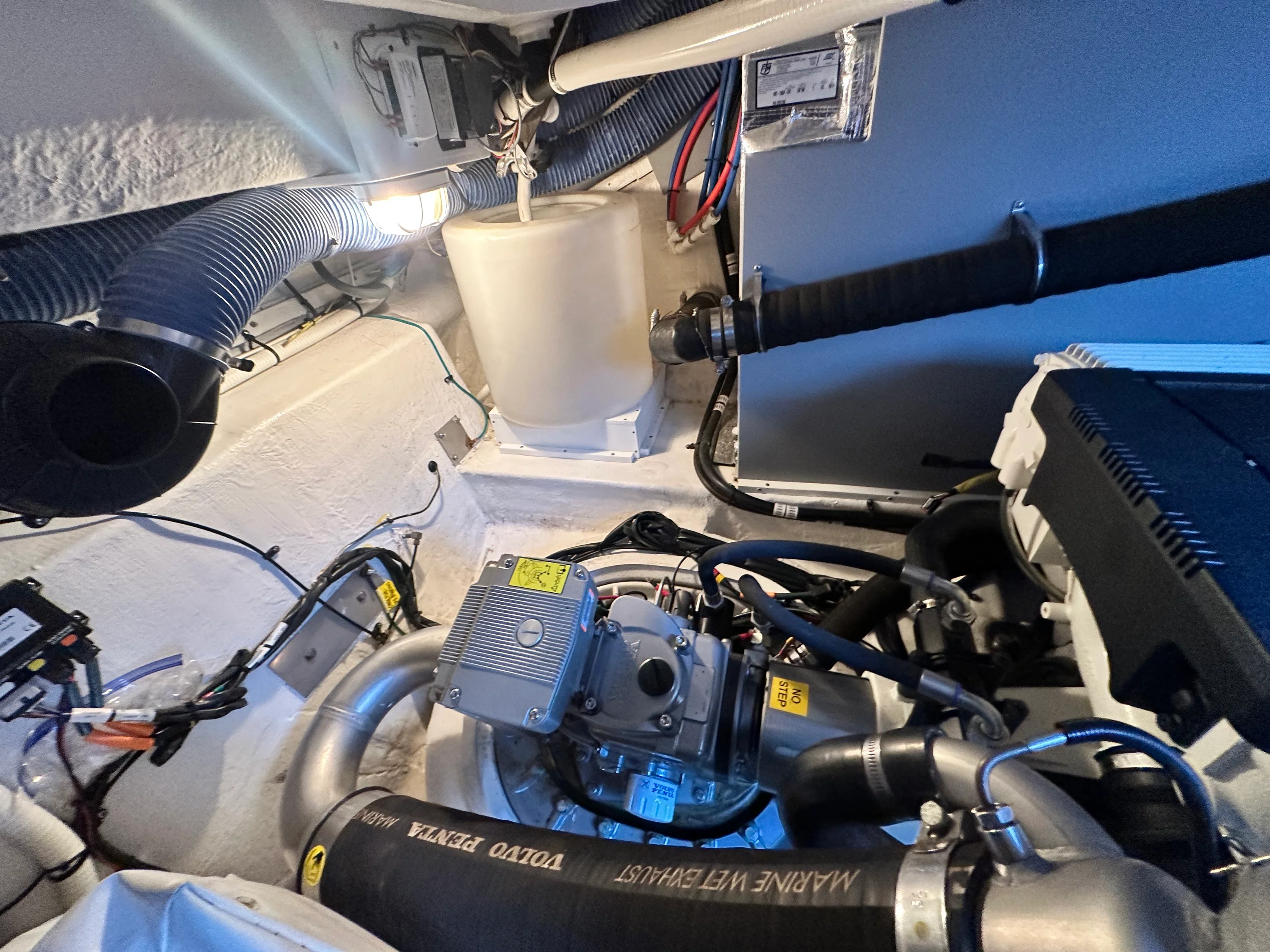 2015 Cruisers Yachts 41 CANTIUS Image Thumbnail #40