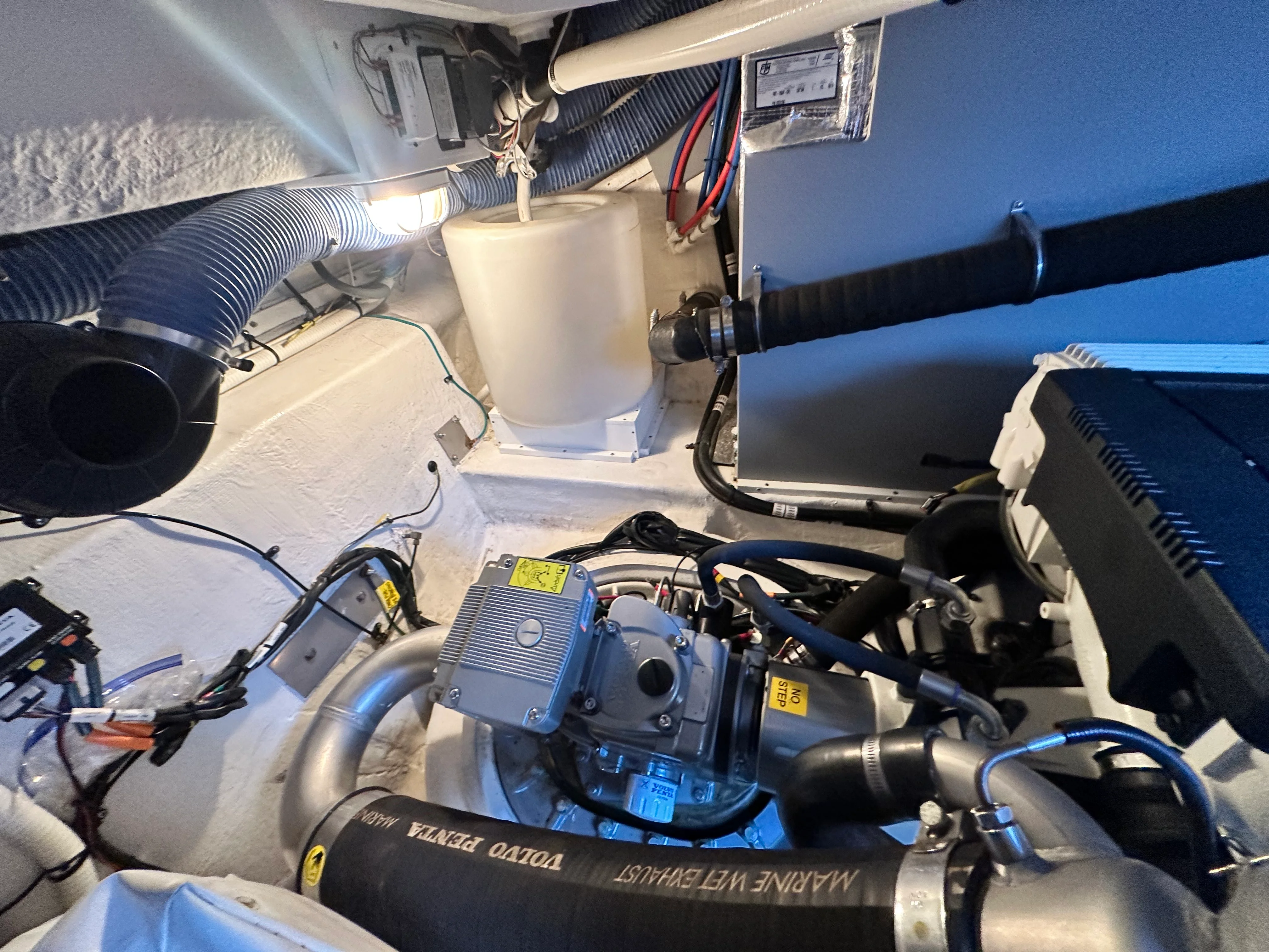 2015 Cruisers Yachts 41 CANTIUS Image Thumbnail #40