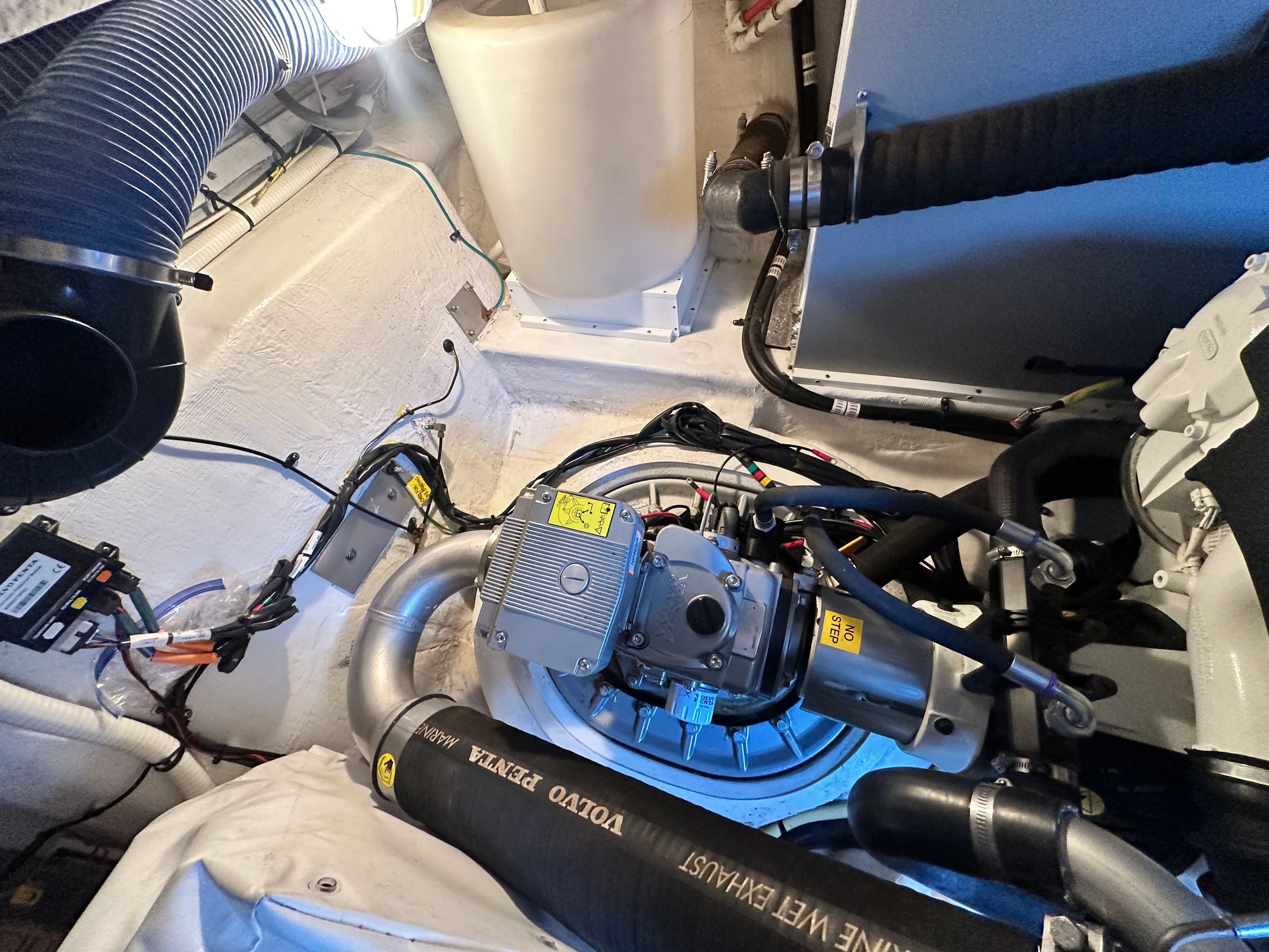 2015 Cruisers Yachts 41 CANTIUS Image Thumbnail #41