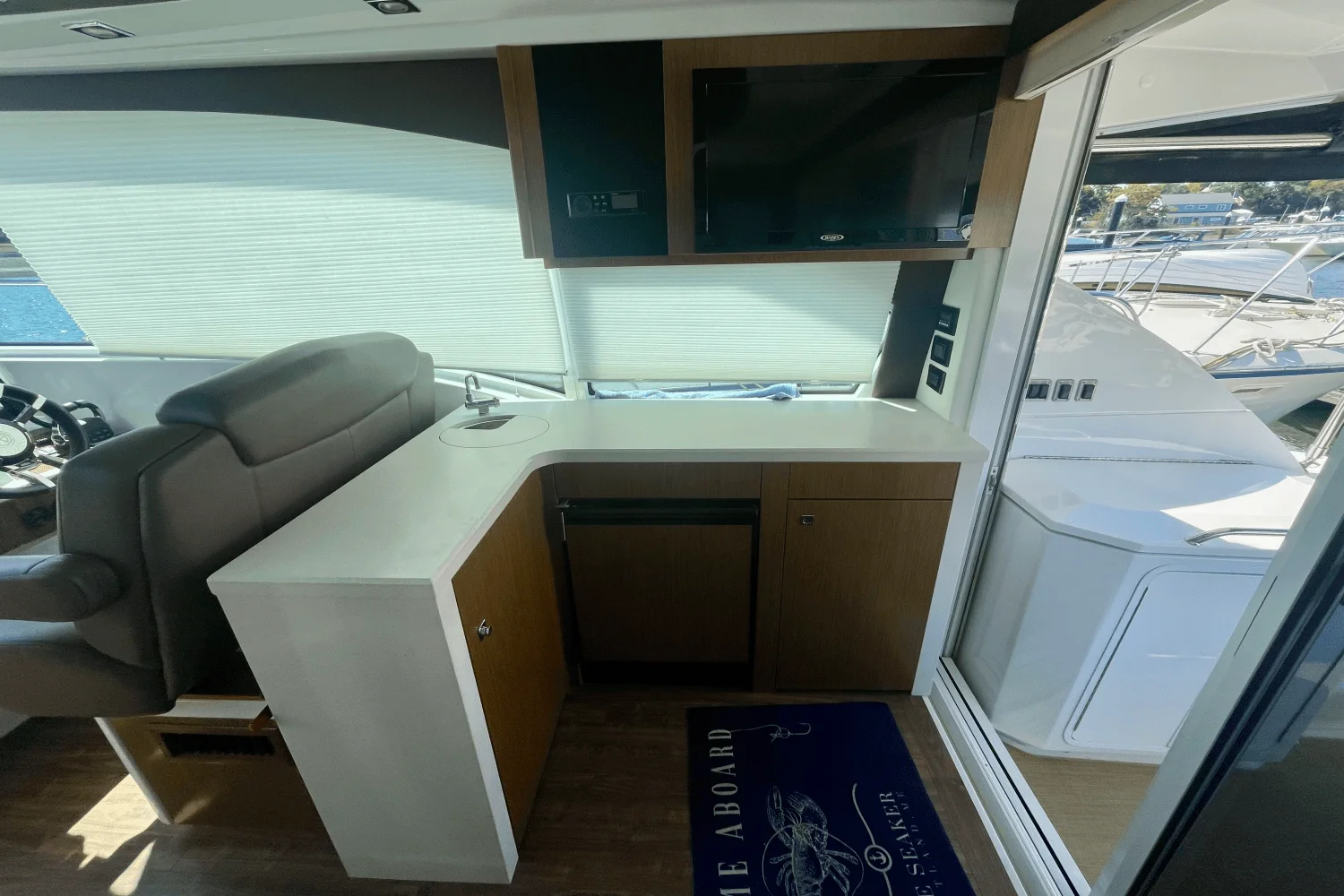 2015 Cruisers Yachts 41 CANTIUS Image Thumbnail #13