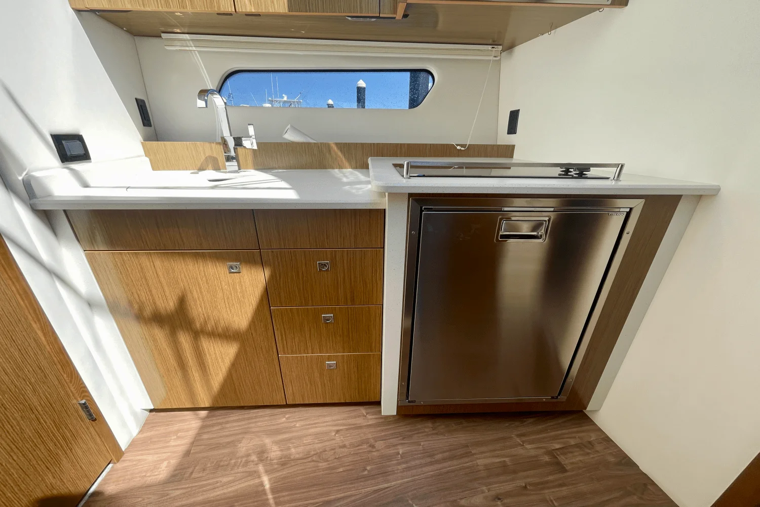 2015 Cruisers Yachts 41 CANTIUS Image Thumbnail #23