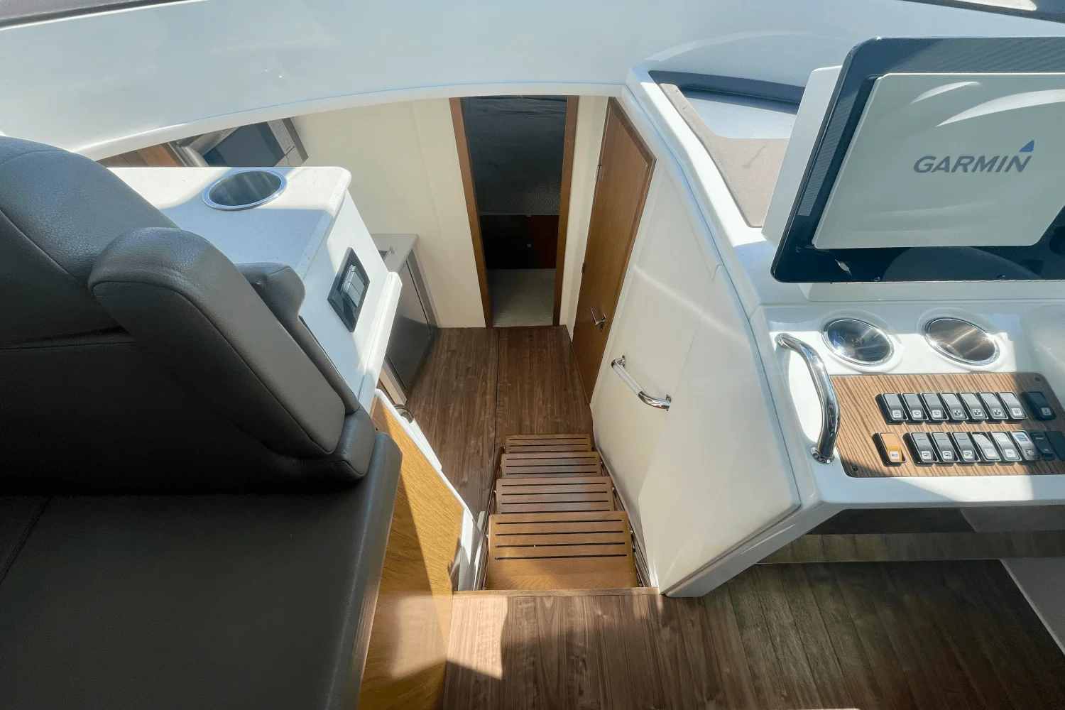 2015 Cruisers Yachts 41 CANTIUS Image Thumbnail #20