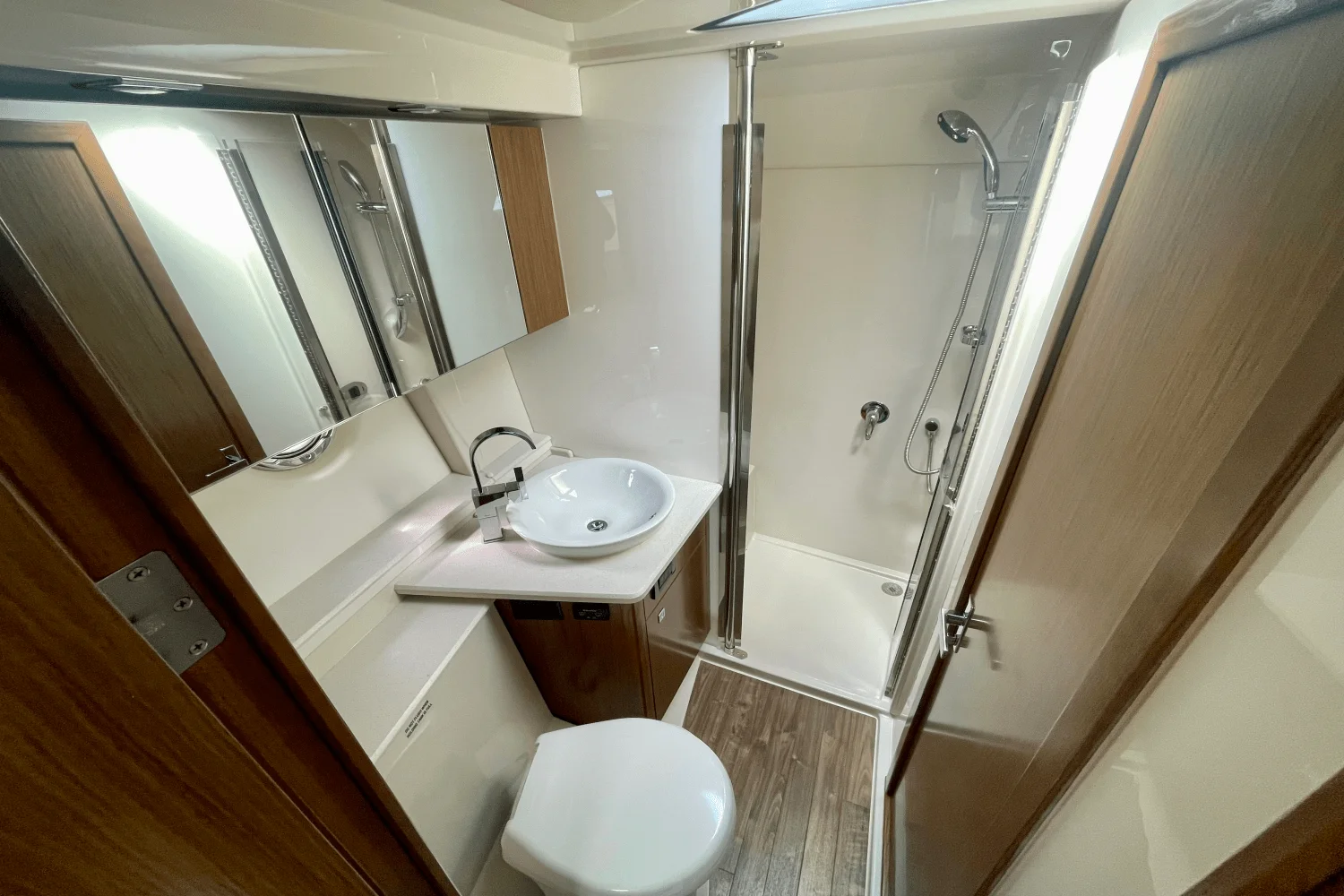 2015 Cruisers Yachts 41 CANTIUS Image Thumbnail #25