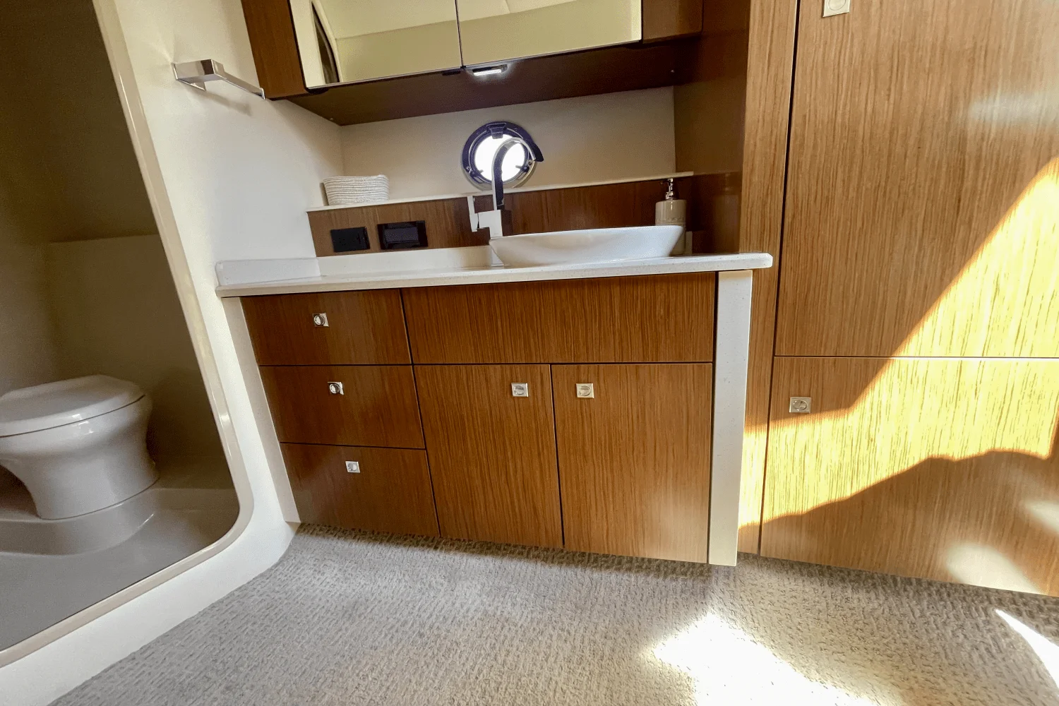 2015 Cruisers Yachts 41 CANTIUS Image Thumbnail #29