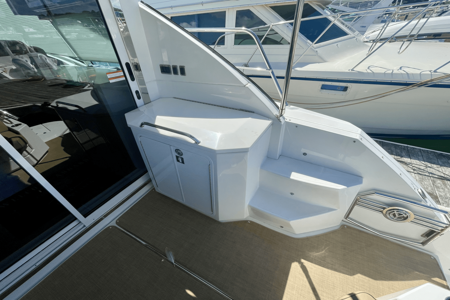 2015 Cruisers Yachts 41 CANTIUS Image Thumbnail #6