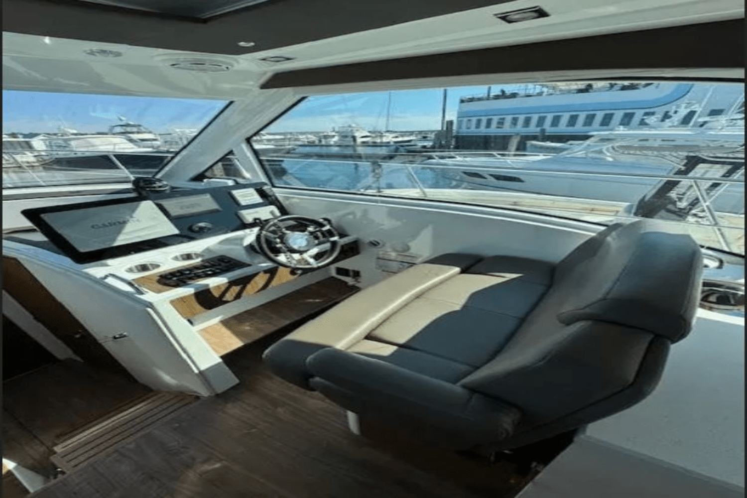 2015 Cruisers Yachts 41 CANTIUS Image Thumbnail #5