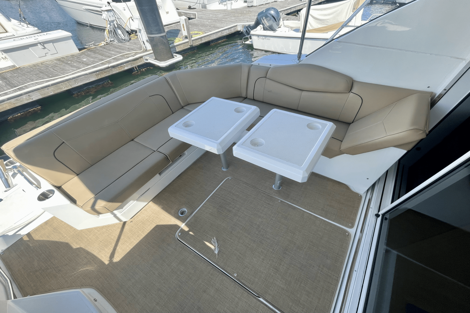 2015 Cruisers Yachts 41 CANTIUS Image Thumbnail #9