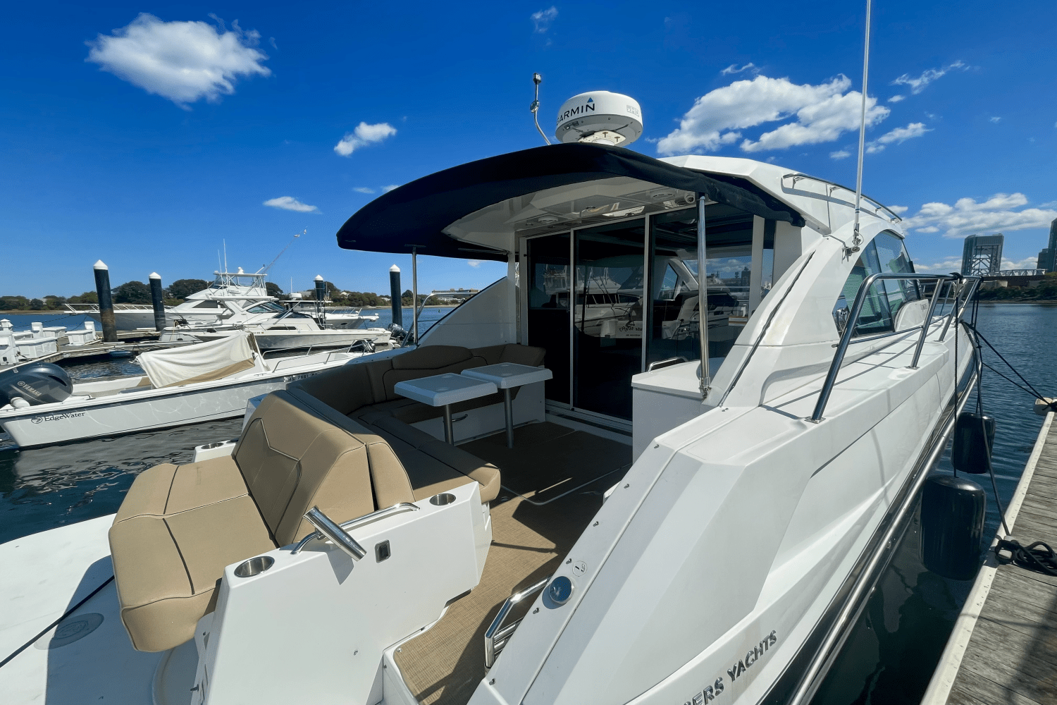 2015 Cruisers Yachts 41 CANTIUS Image Thumbnail #4