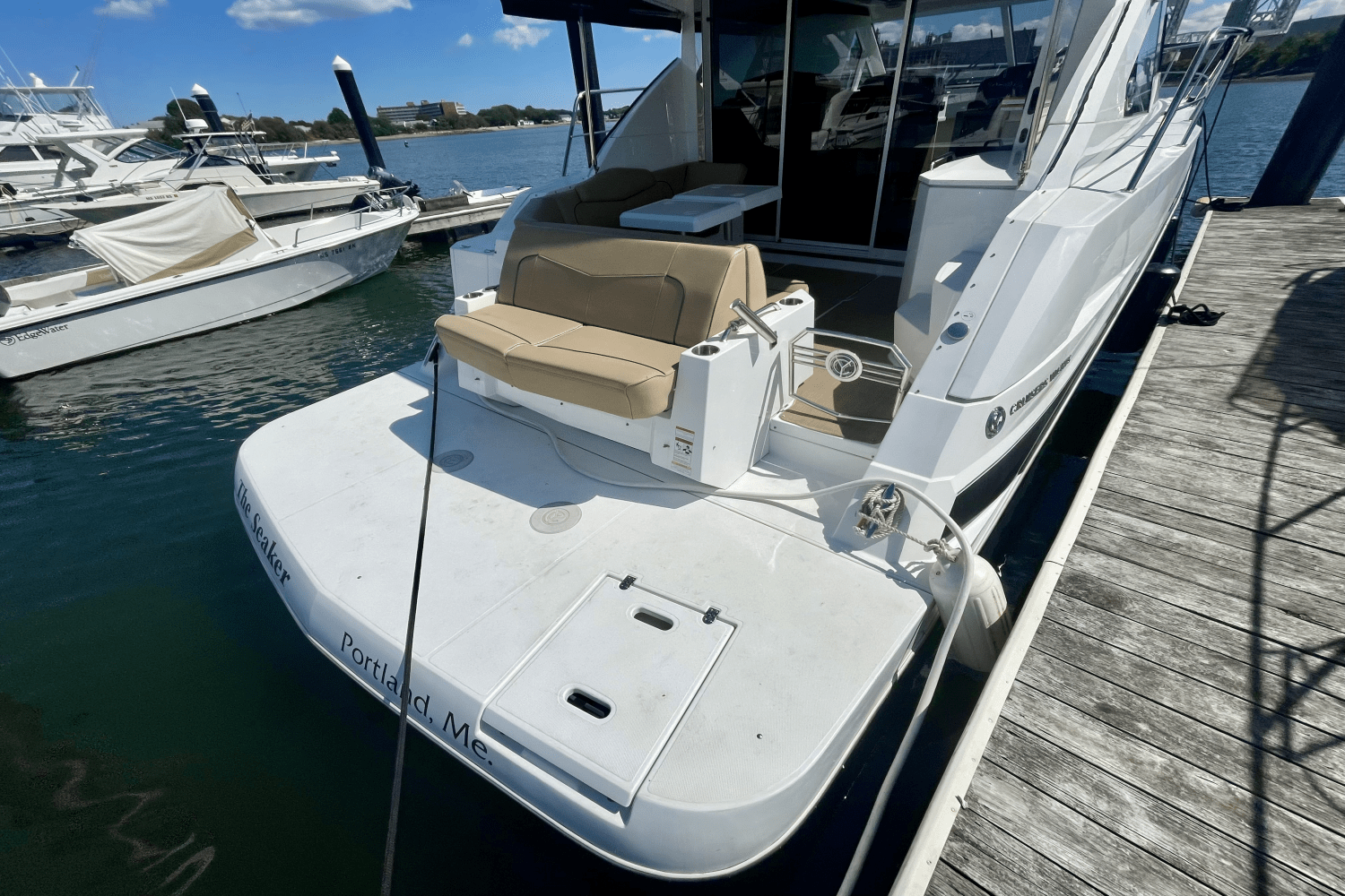Thumbnail 4 for 2015 Cruisers Yachts 41 CANTIUS