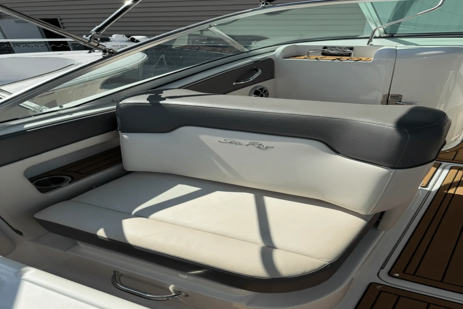2011 Sea Ray 300 SUNDECK Image Thumbnail #30