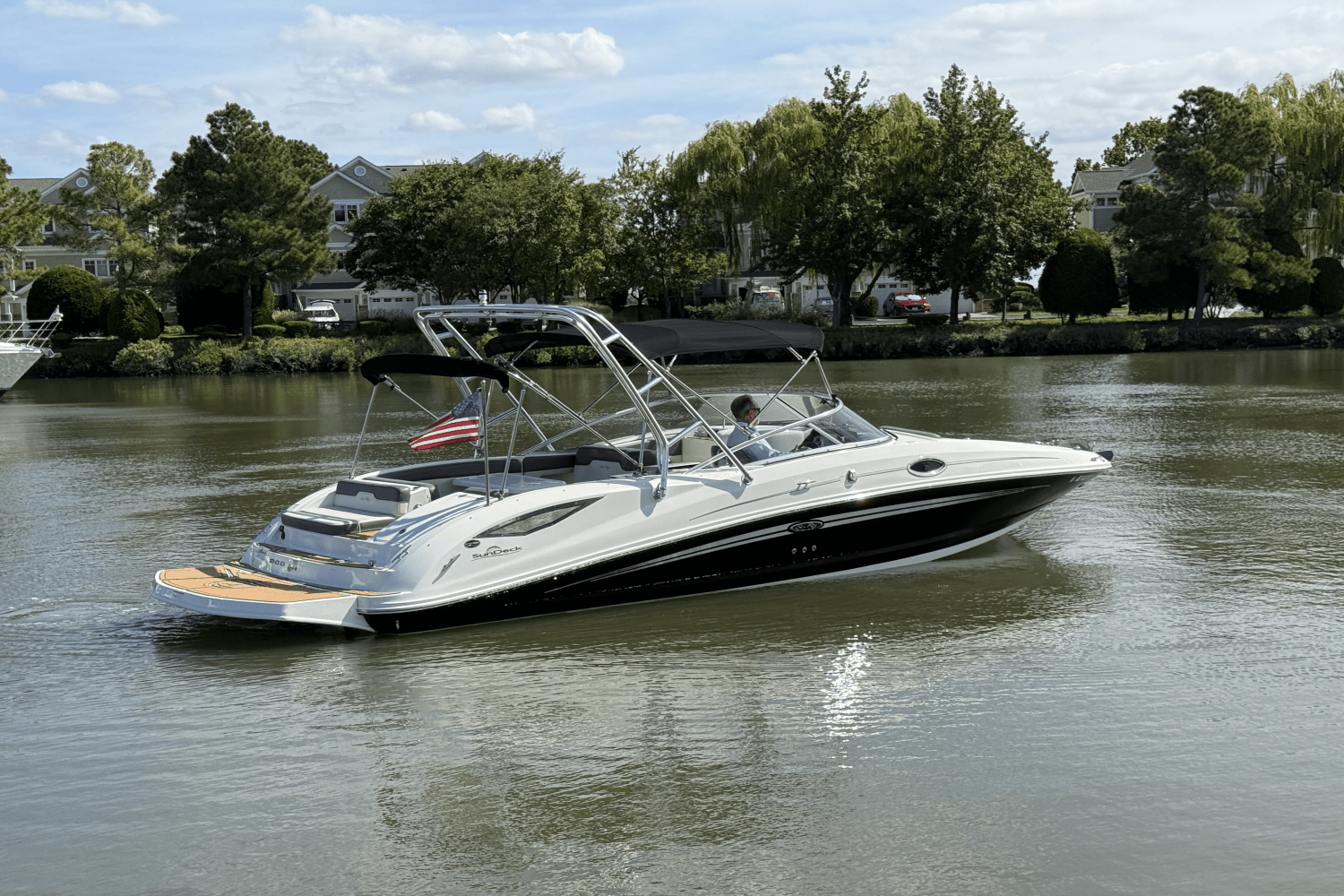 2011 Sea Ray 300 SUNDECK Image Thumbnail #2