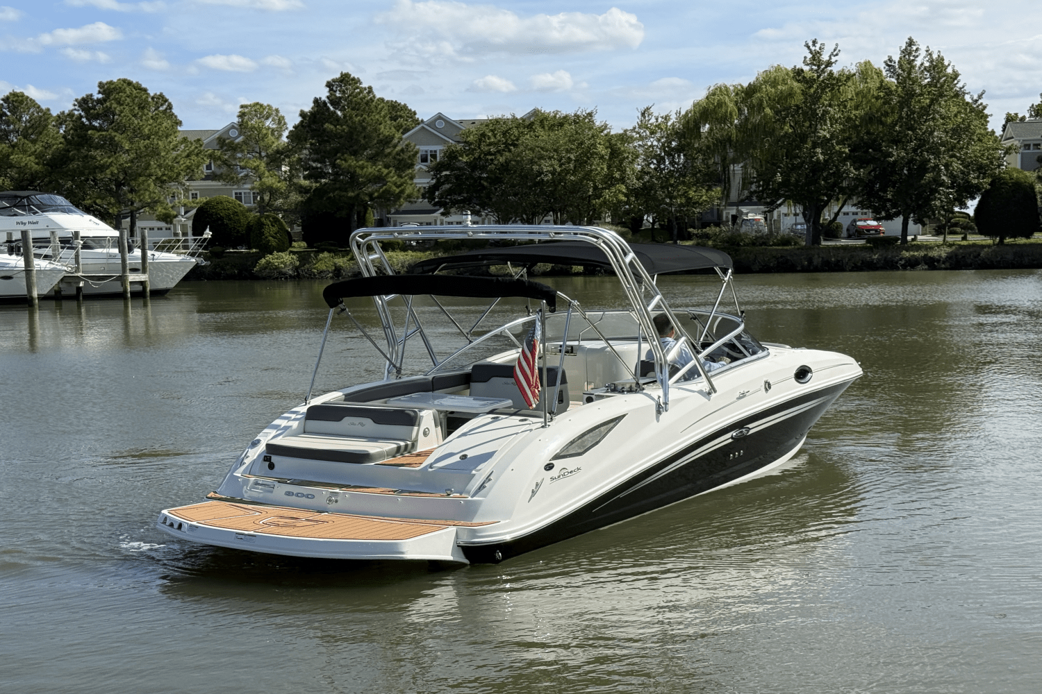 2011 Sea Ray 300 SUNDECK Image Thumbnail #3