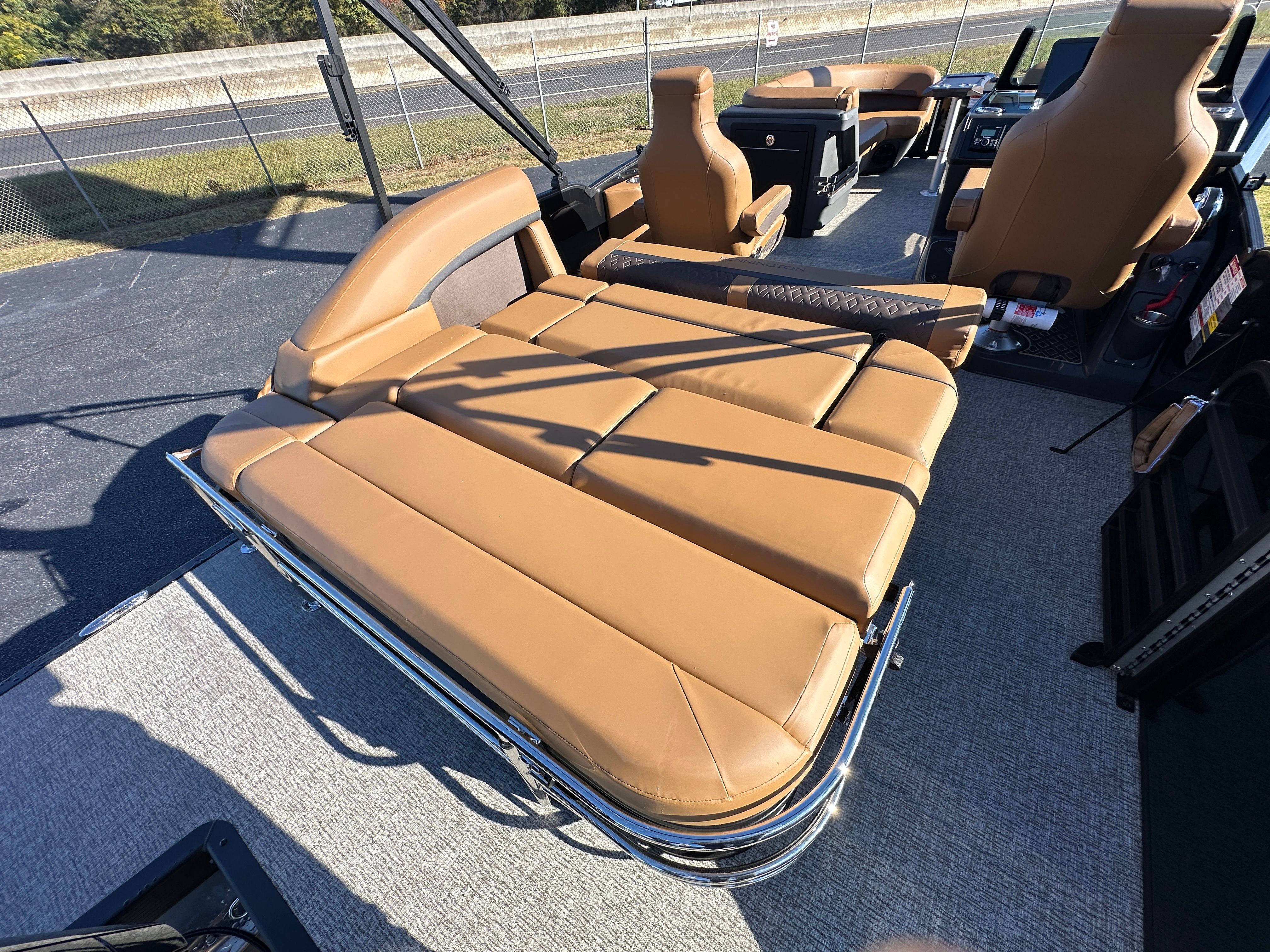 2026 Bennington 24M Image Thumbnail #7