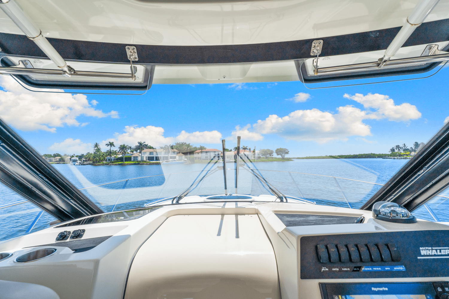2021 Boston Whaler 325 CONQUEST Image Thumbnail #22