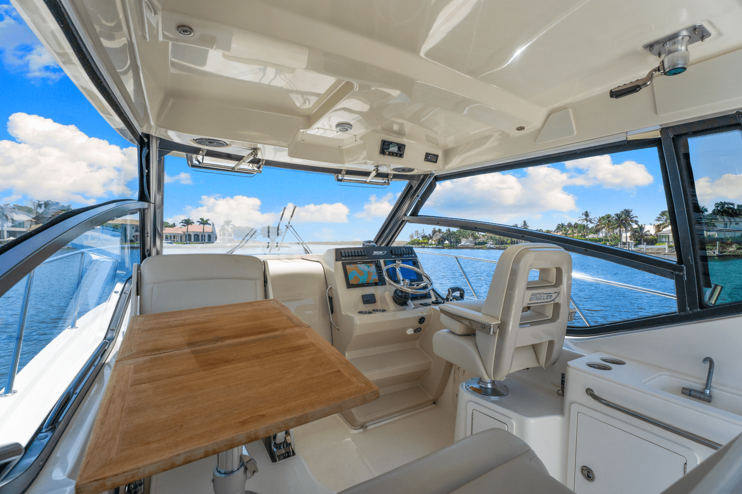 2021 Boston Whaler 325 CONQUEST Image Thumbnail #17