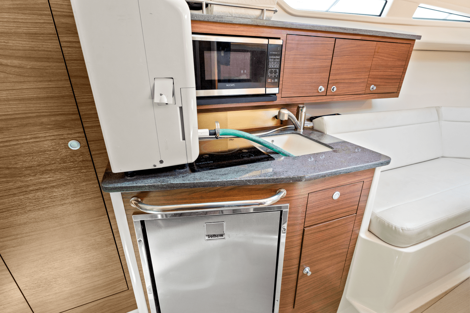 2021 Boston Whaler 325 CONQUEST Image Thumbnail #23