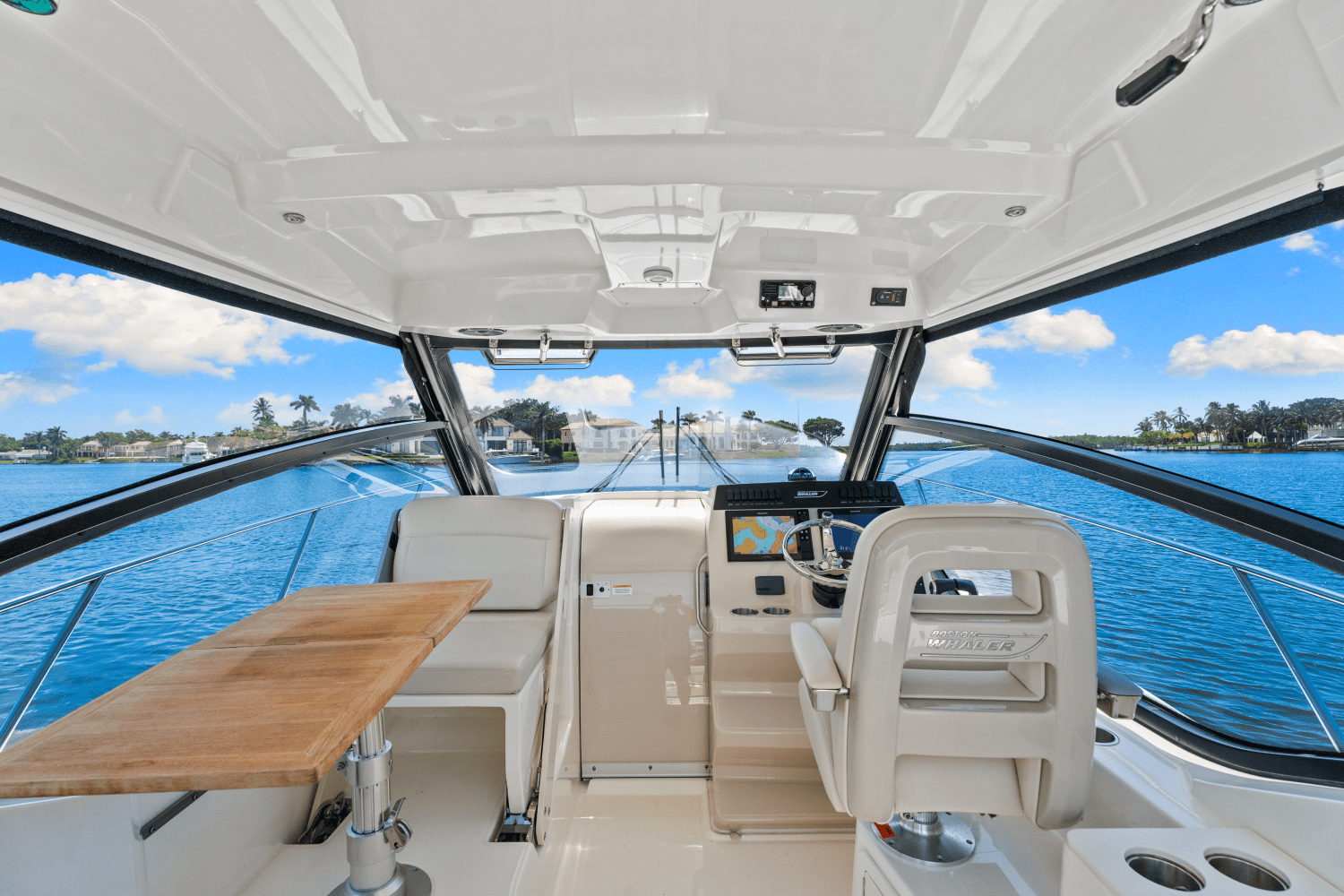 2021 Boston Whaler 325 CONQUEST Image Thumbnail #14