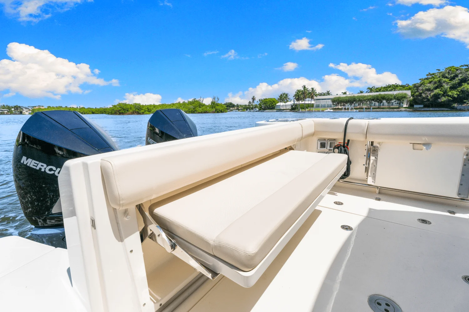 2021 Boston Whaler 325 CONQUEST Image Thumbnail #10