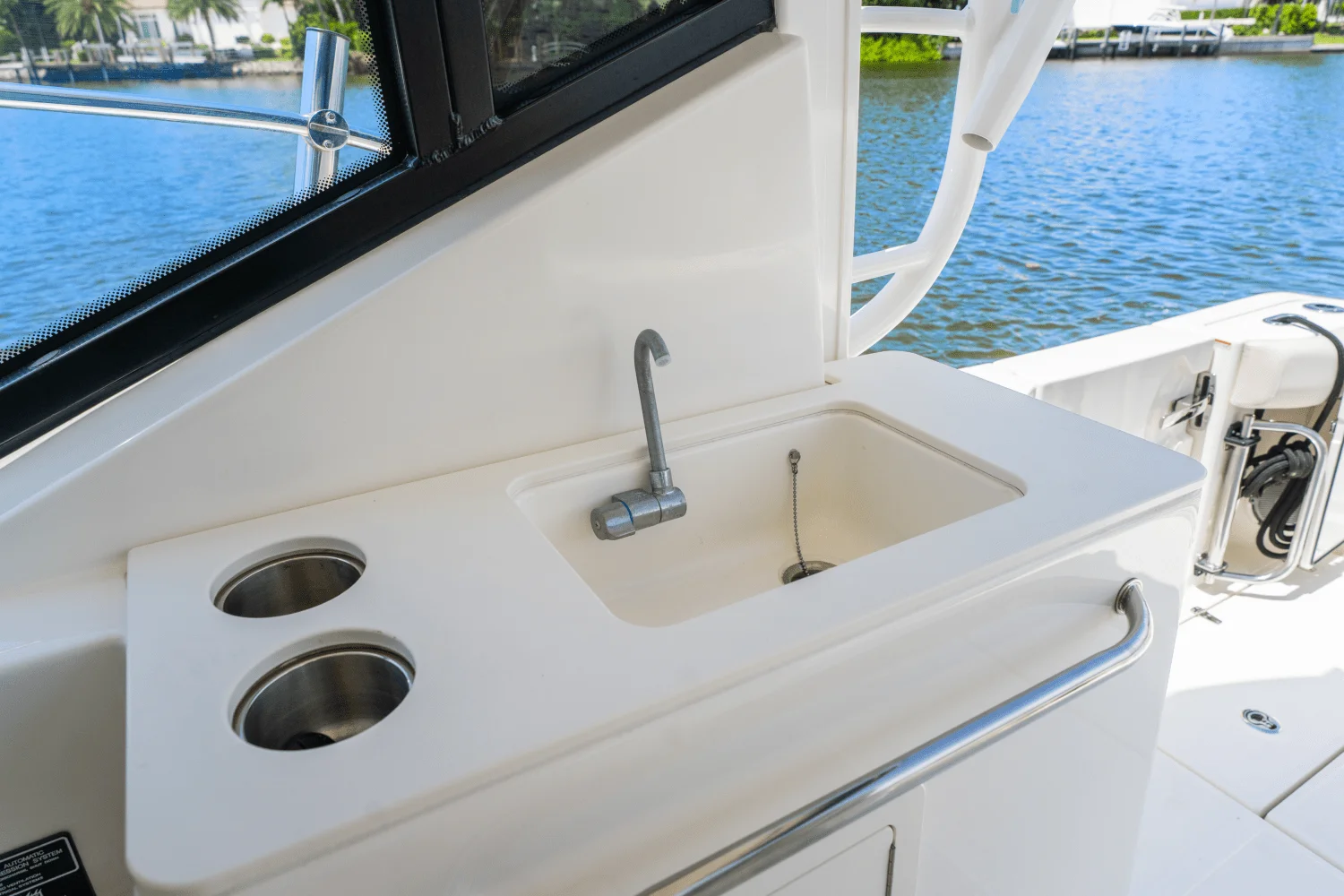 2021 Boston Whaler 325 CONQUEST Image Thumbnail #16