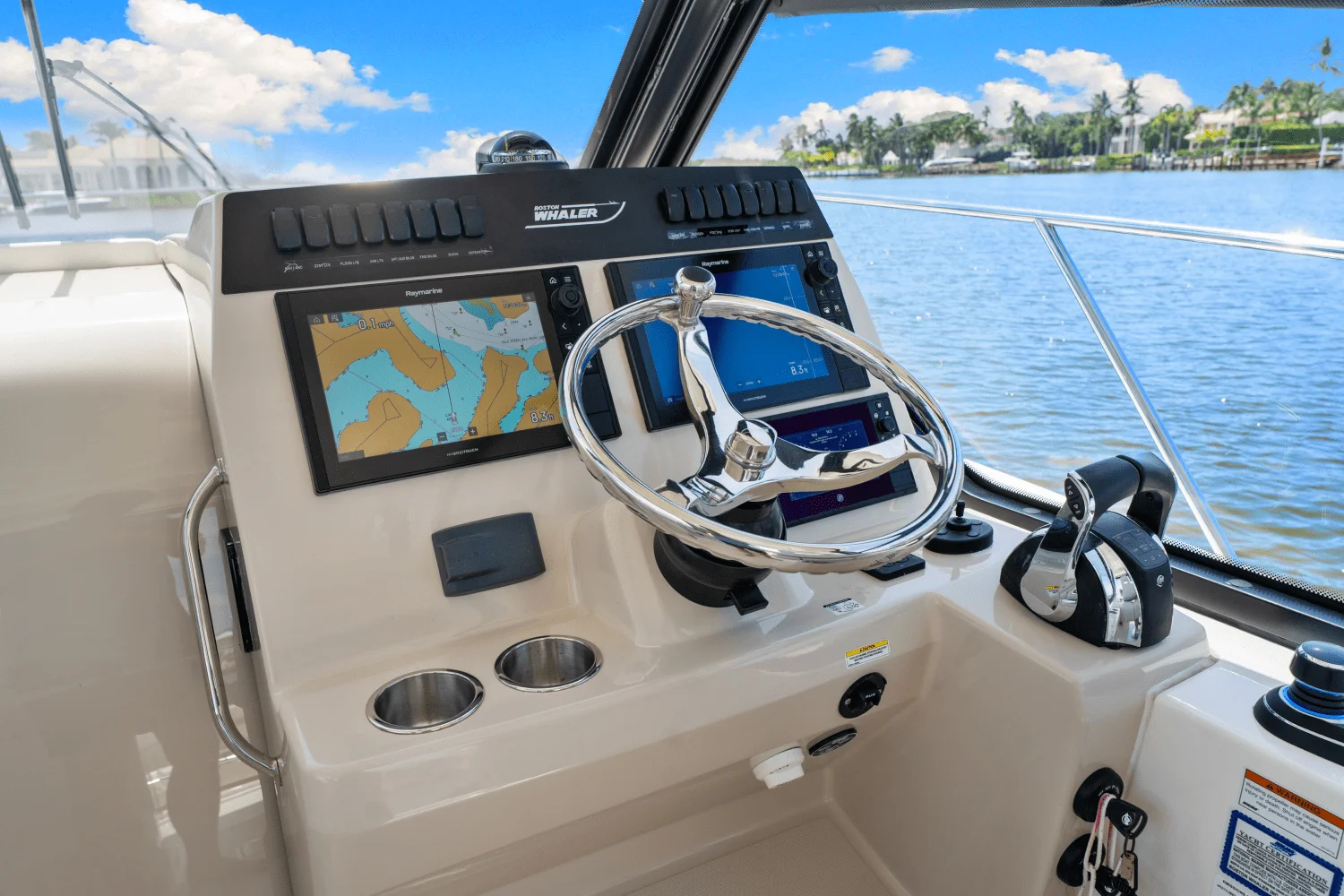 2021 Boston Whaler 325 CONQUEST Image Thumbnail #18