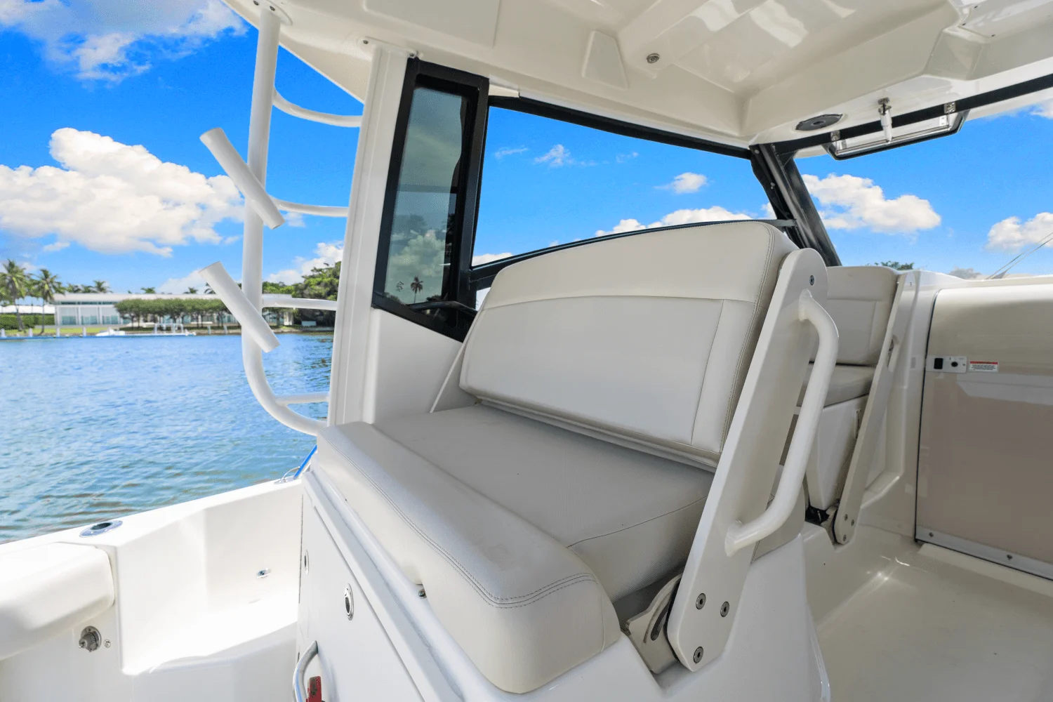2021 Boston Whaler 325 CONQUEST Image Thumbnail #13