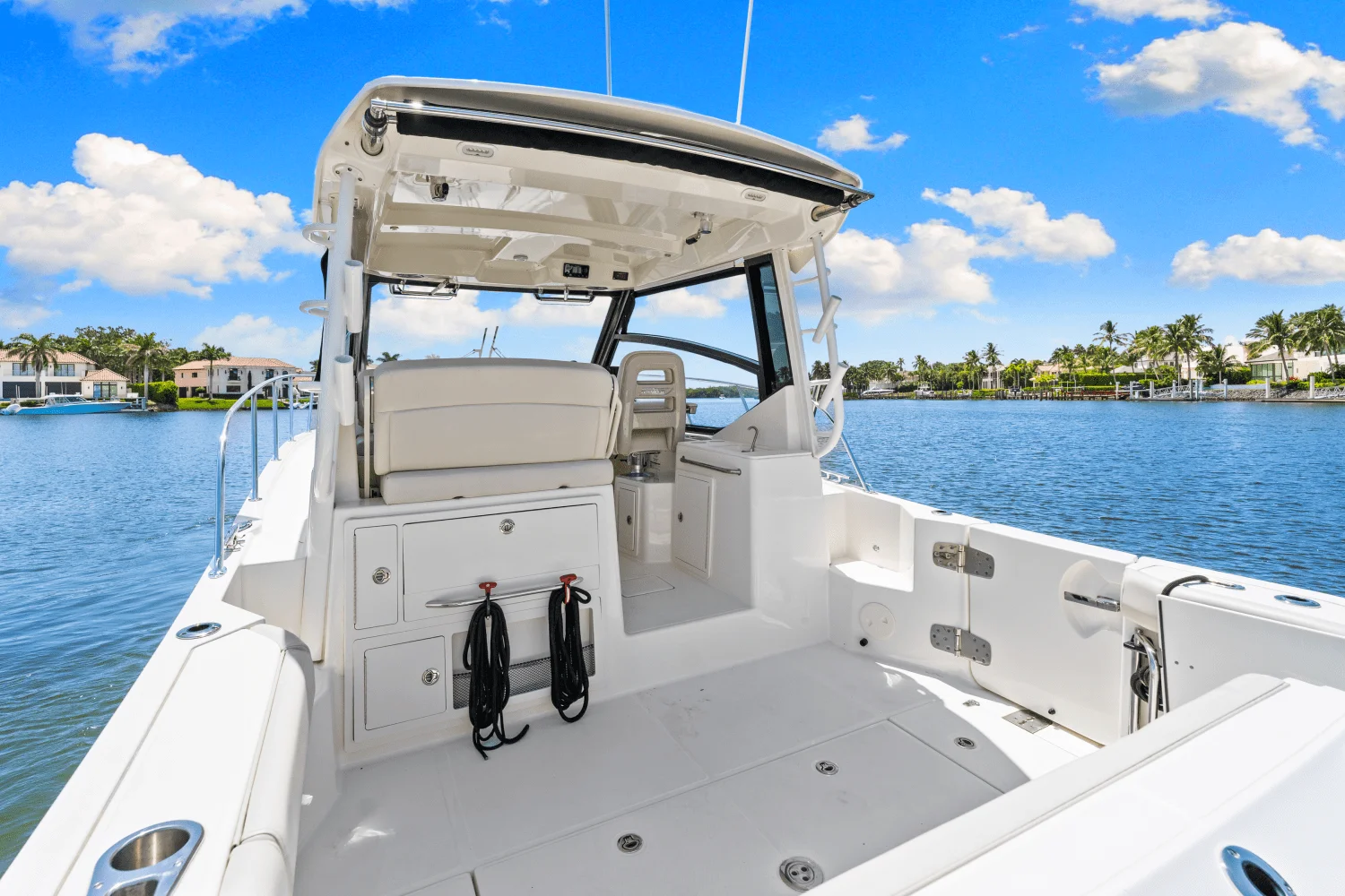 2021 Boston Whaler 325 CONQUEST Image Thumbnail #12