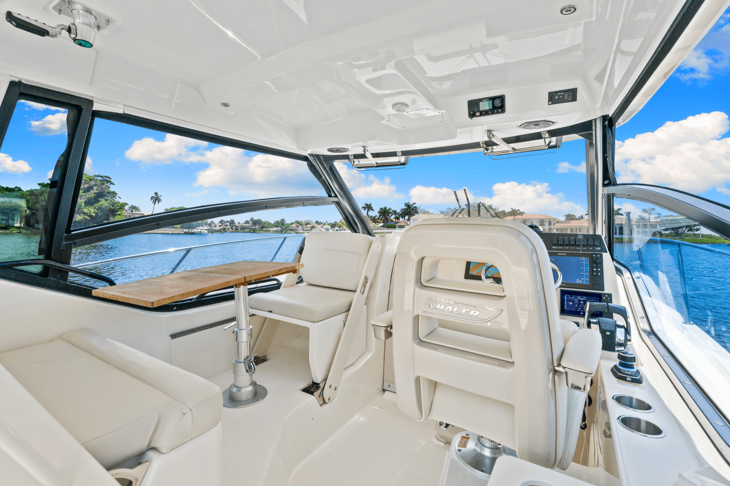 2021 Boston Whaler 325 CONQUEST Image Thumbnail #15