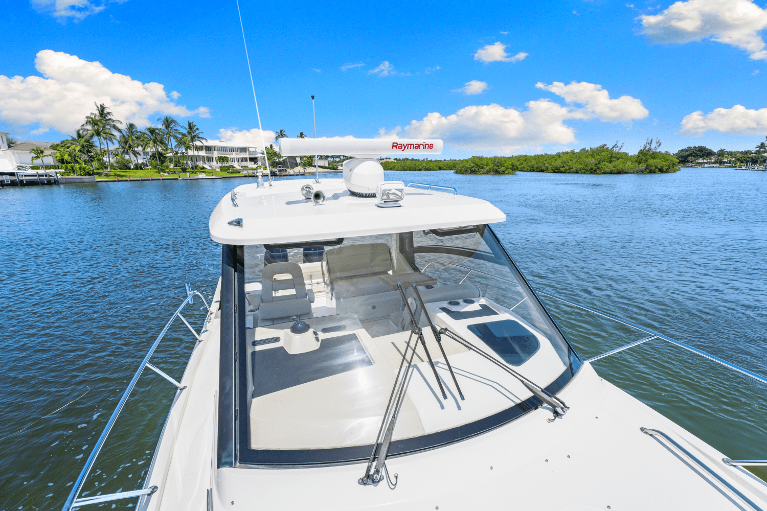 2021 Boston Whaler 325 CONQUEST Image Thumbnail #32