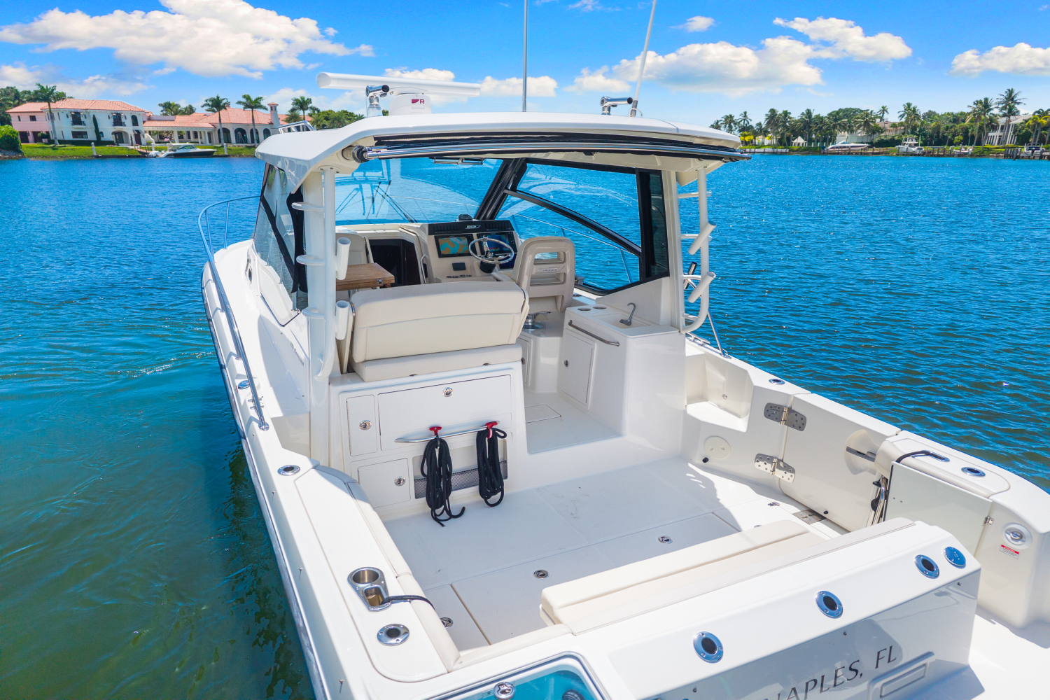 2021 Boston Whaler 325 CONQUEST Image Thumbnail #8