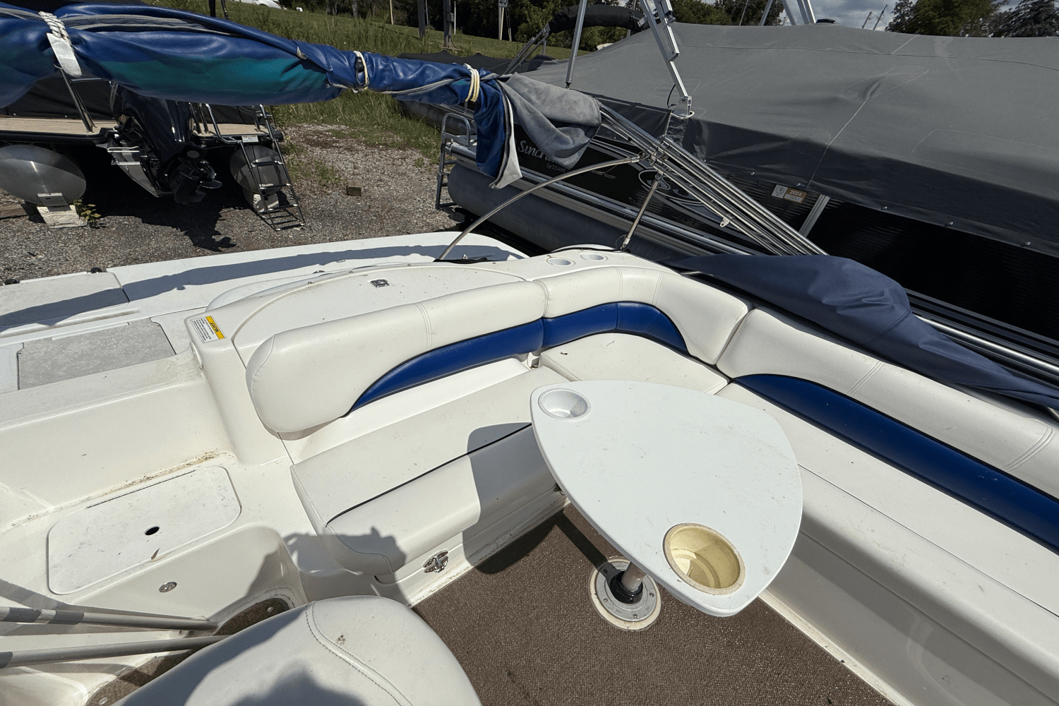 2011 Hurricane SUN DECK SPORT 201 Image Thumbnail #7