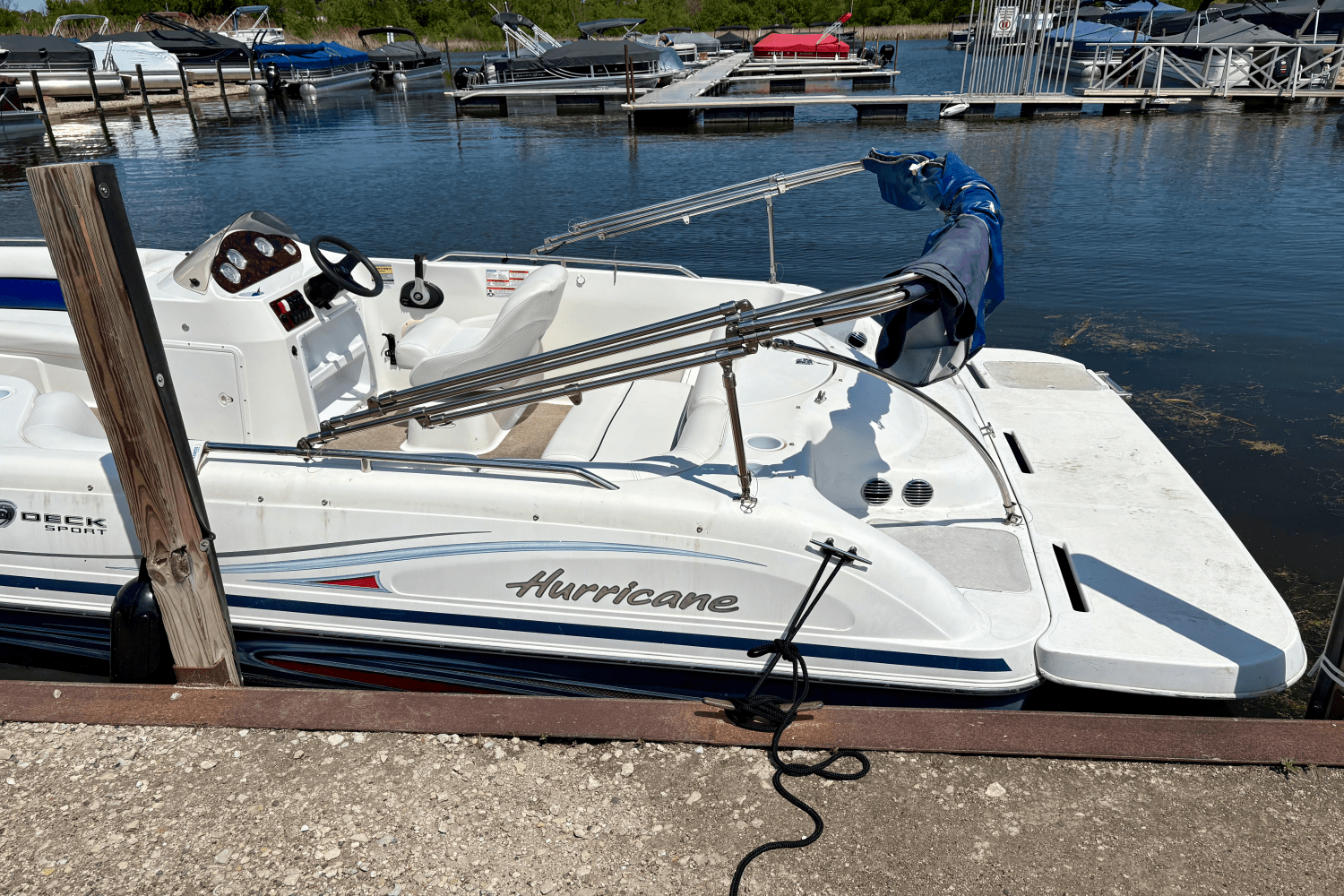 2011 Hurricane SUN DECK SPORT 201 Image Thumbnail #23