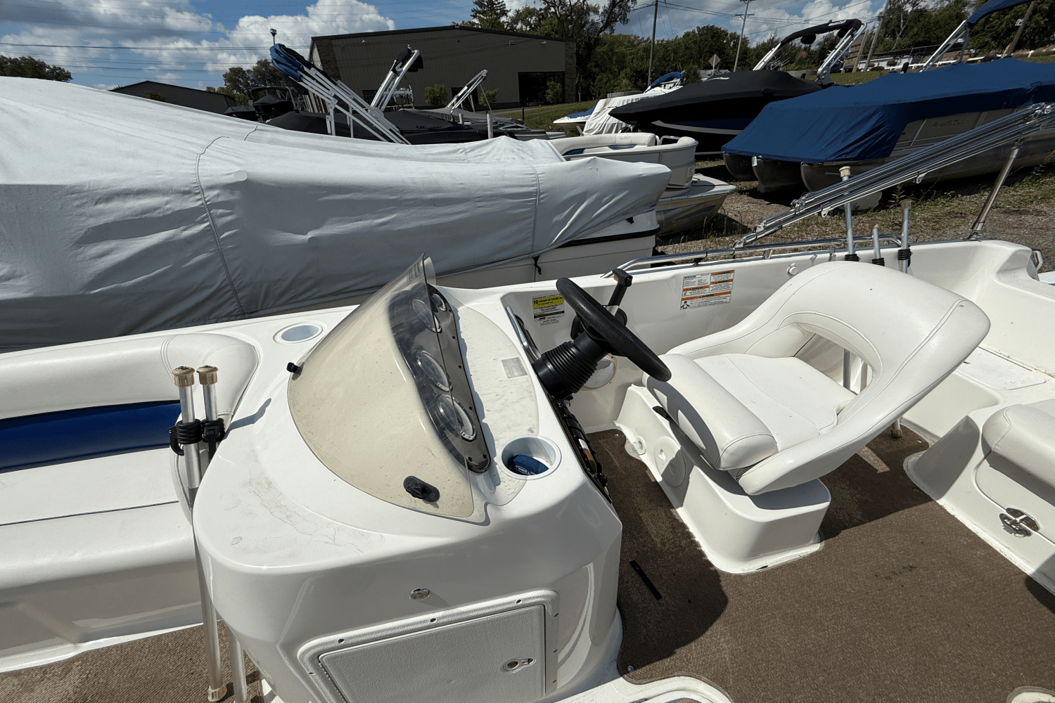 2011 Hurricane SUN DECK SPORT 201 Image Thumbnail #5