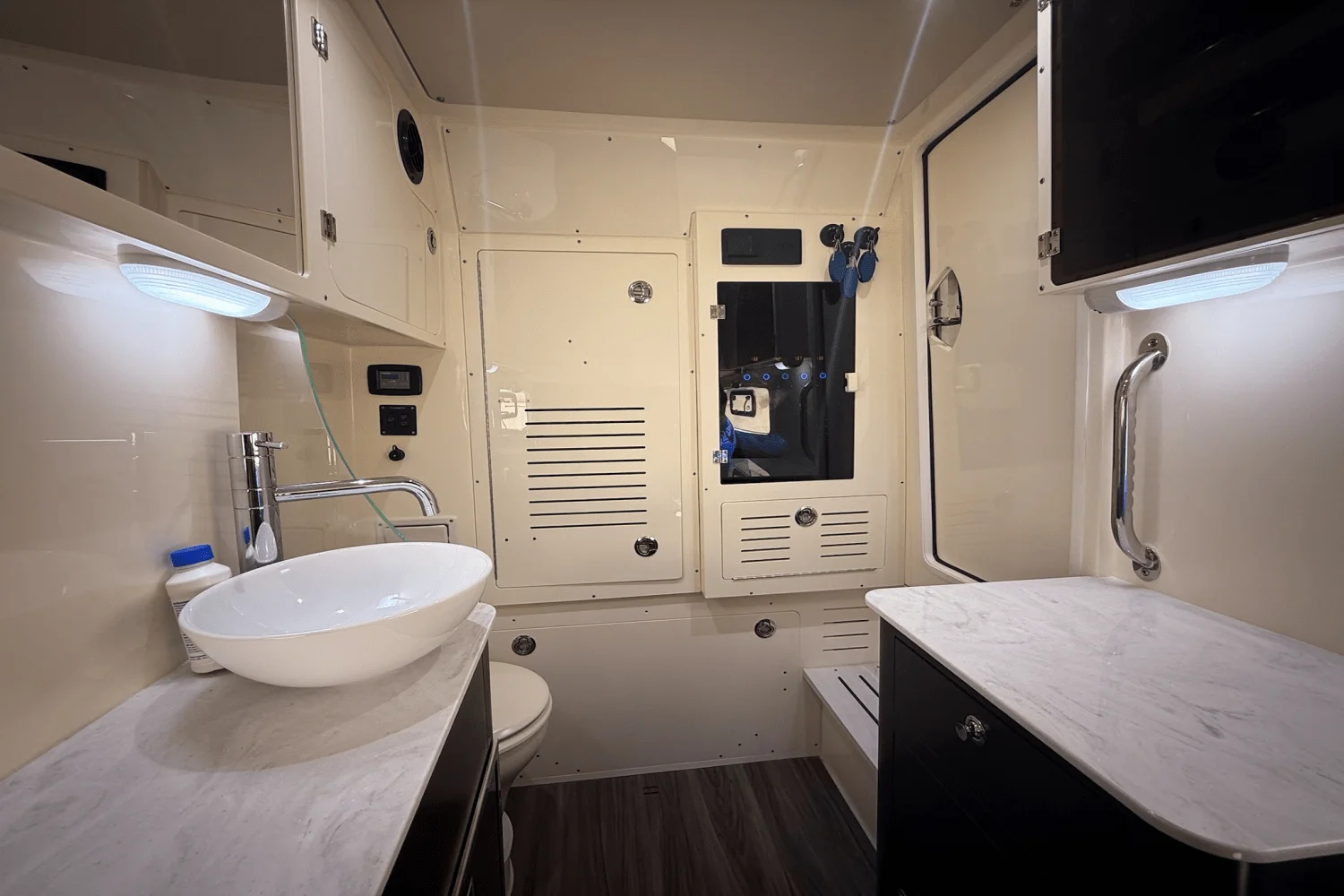 2024 Scout 355 LXF Image Thumbnail #52