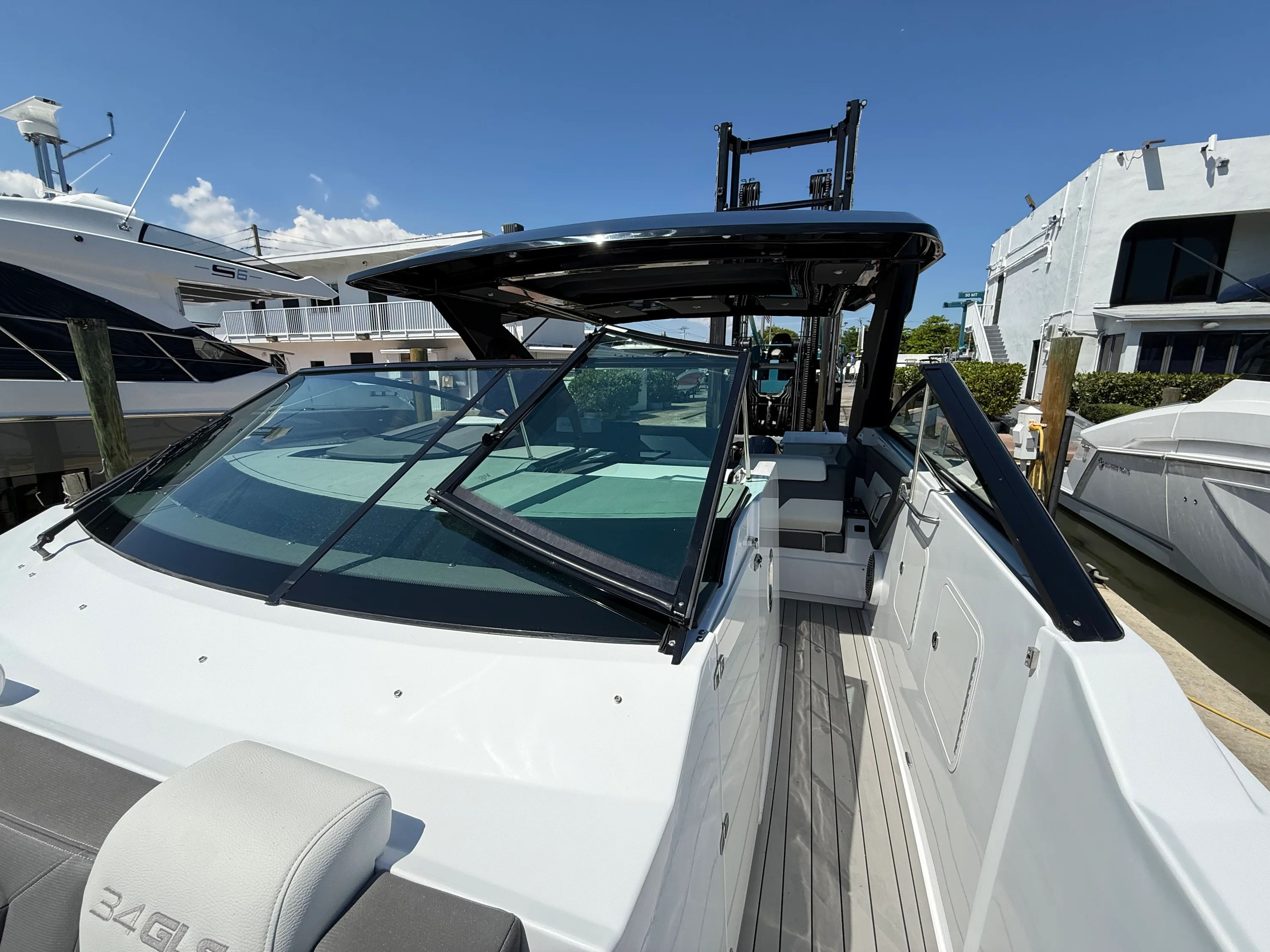 2022 Cruisers Yachts 34 GLS Outboard Image Thumbnail #43