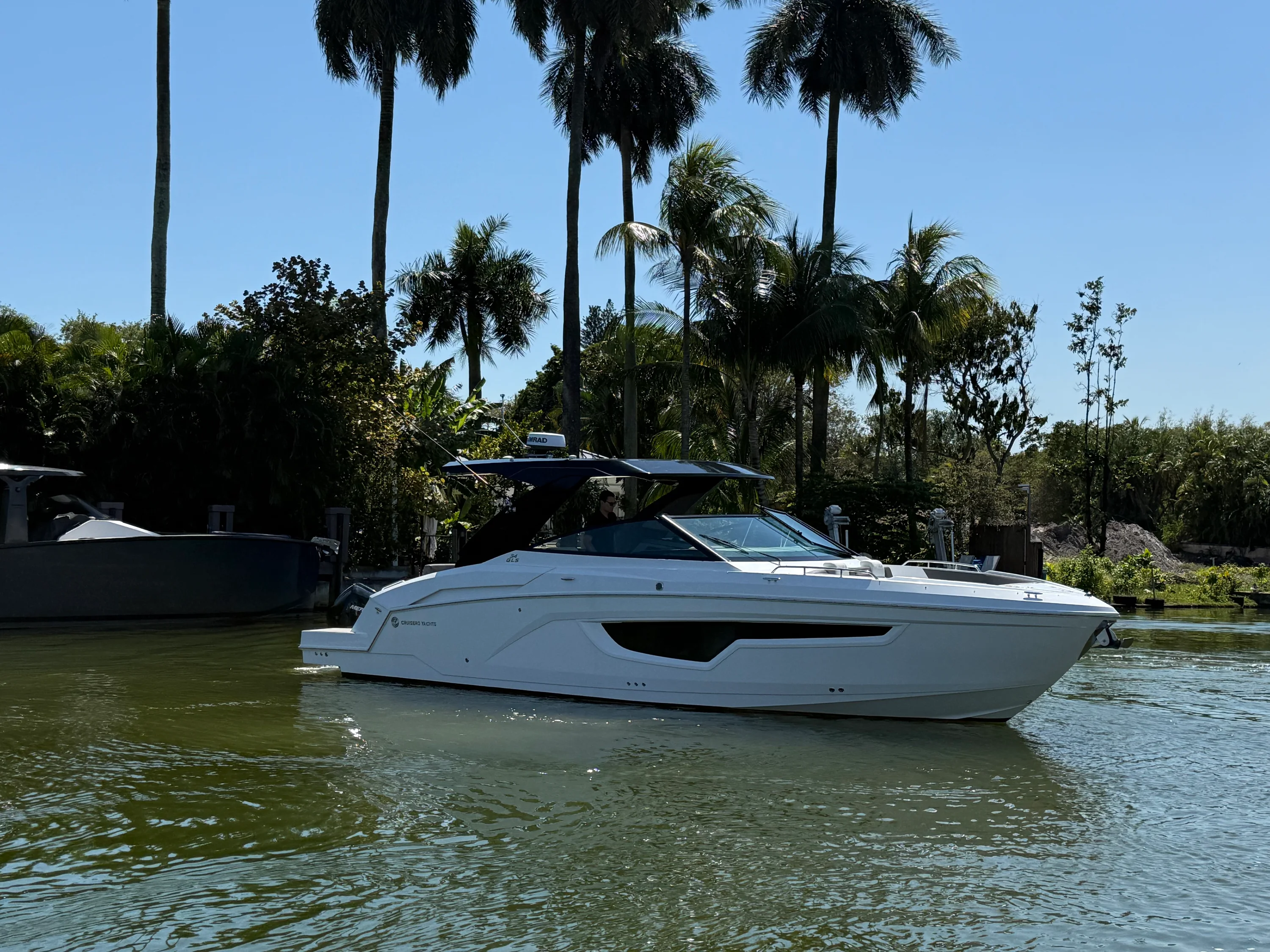 2022 Cruisers Yachts 34 GLS Outboard Image Thumbnail #8