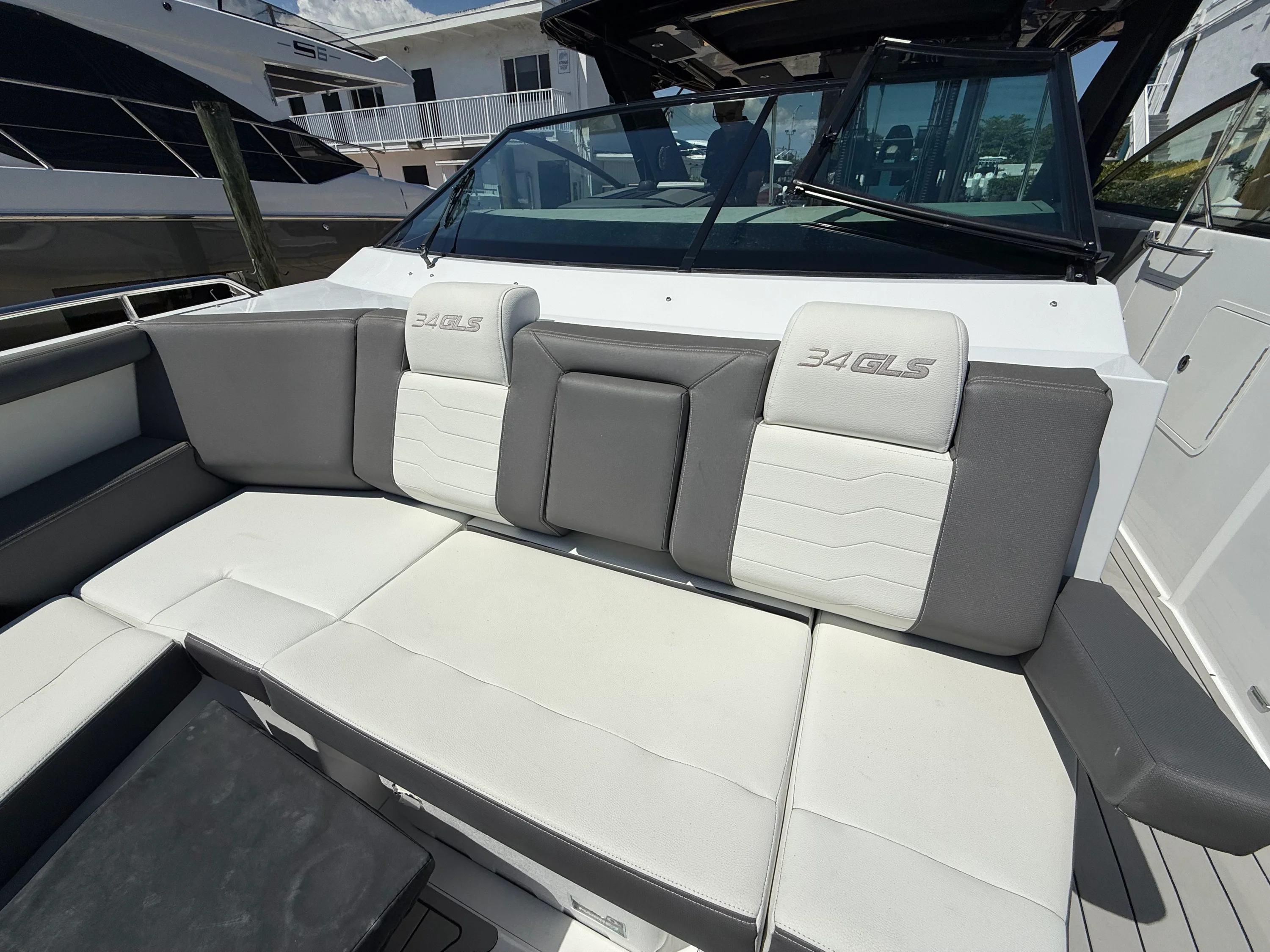 2022 Cruisers Yachts 34 GLS Outboard Image Thumbnail #41