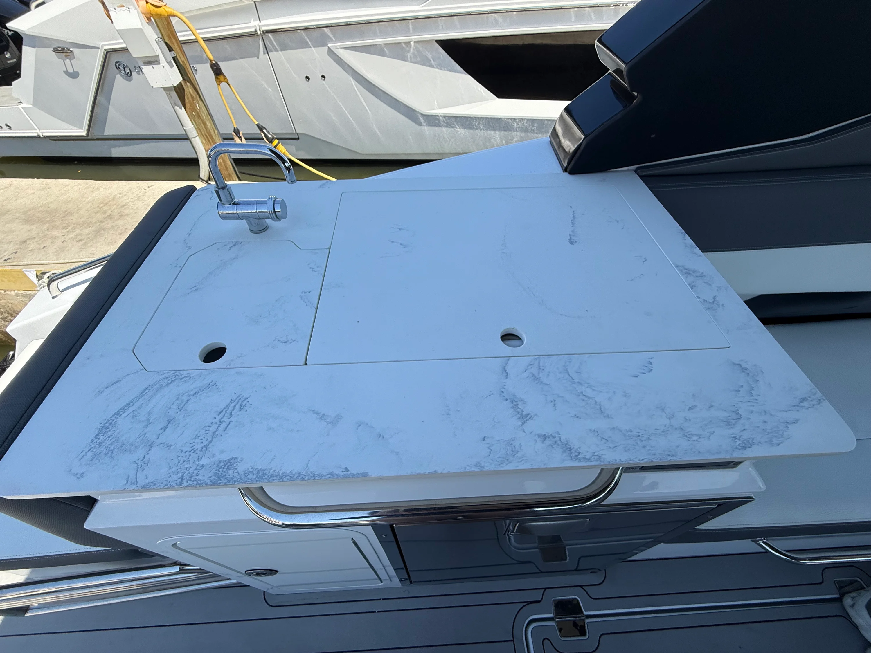 2022 Cruisers Yachts 34 GLS Outboard Image Thumbnail #49