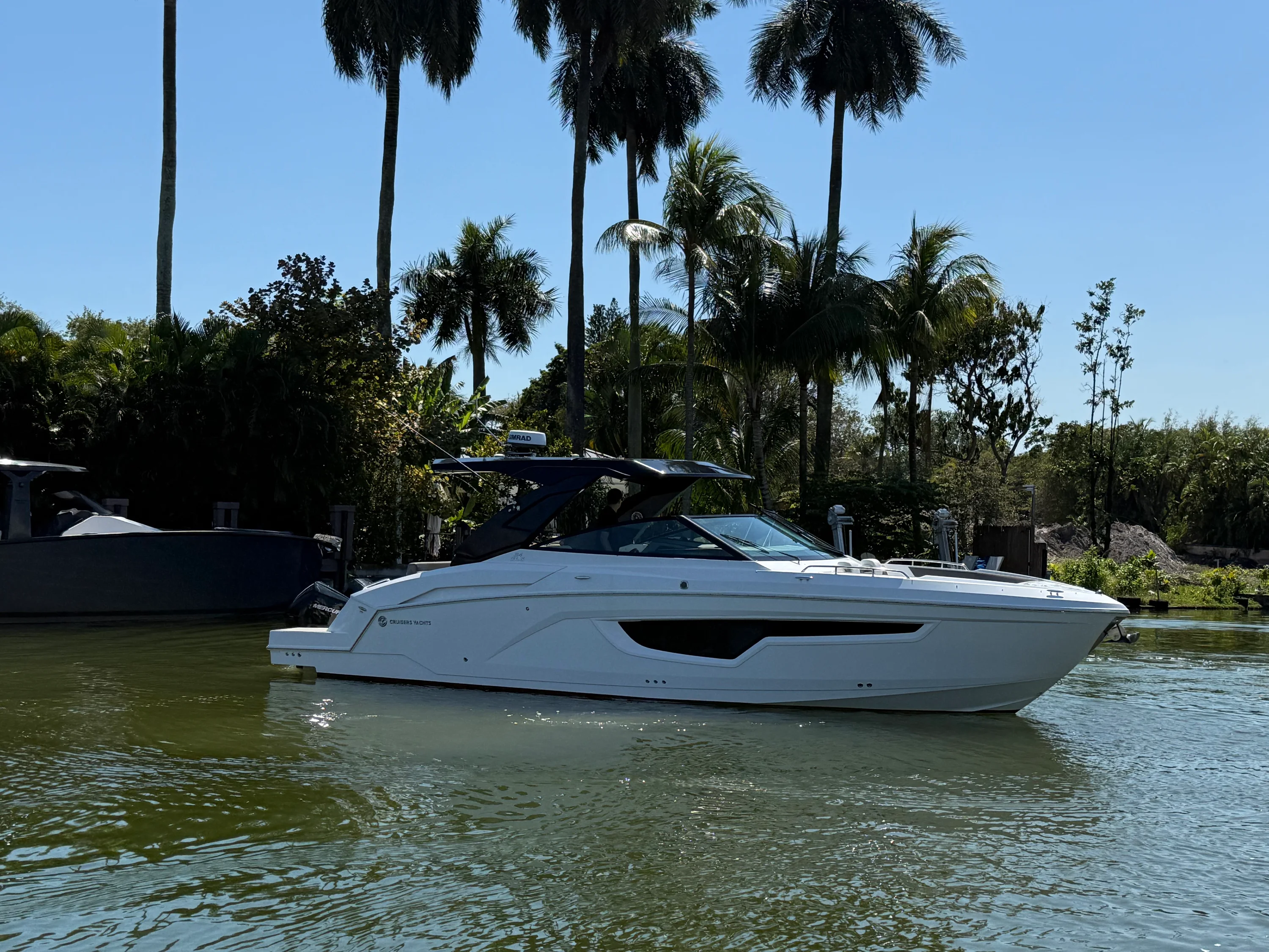 2022 Cruisers Yachts 34 GLS Outboard Image Thumbnail #10