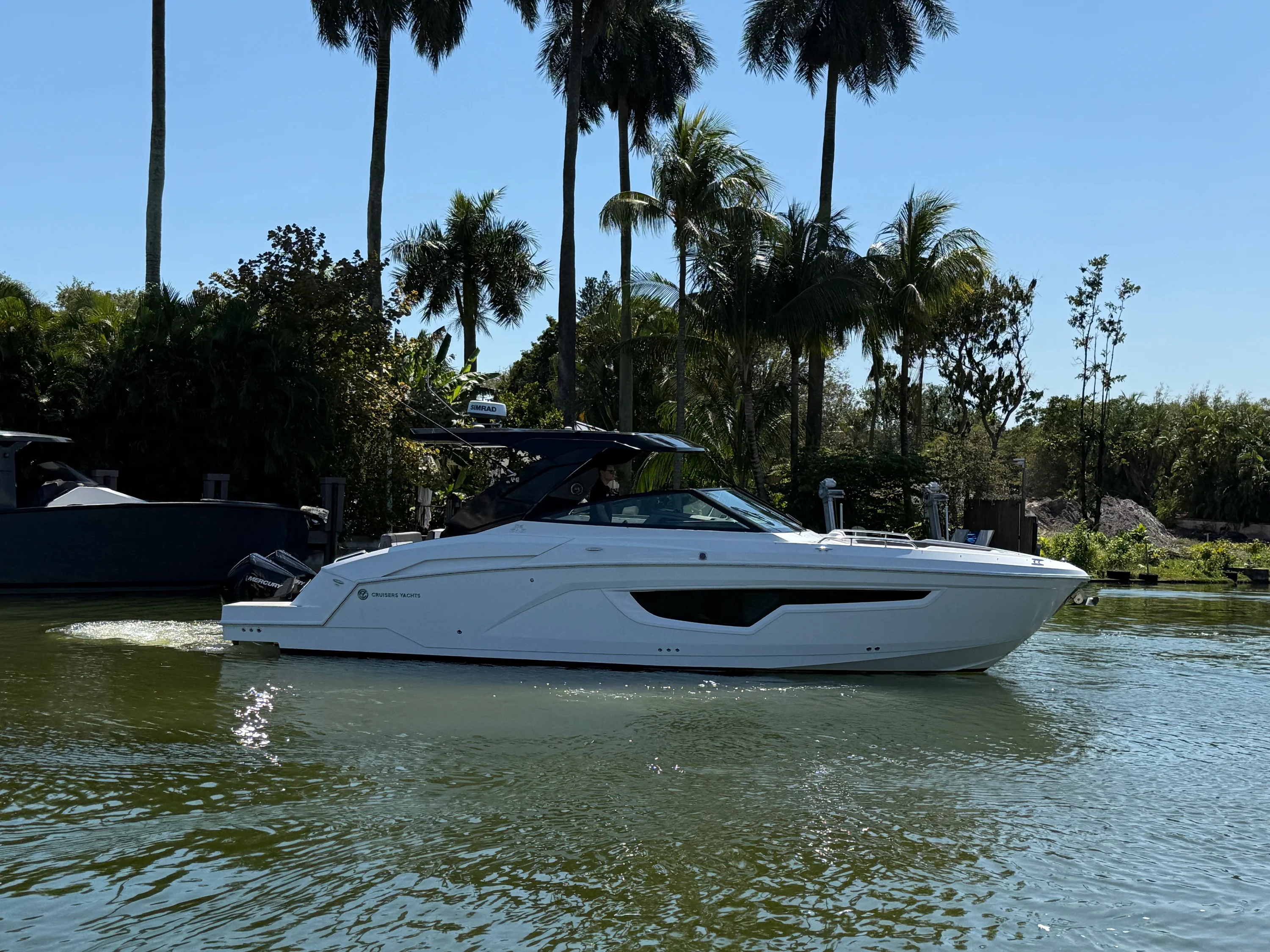 2022 Cruisers Yachts 34 GLS Outboard Image Thumbnail #13