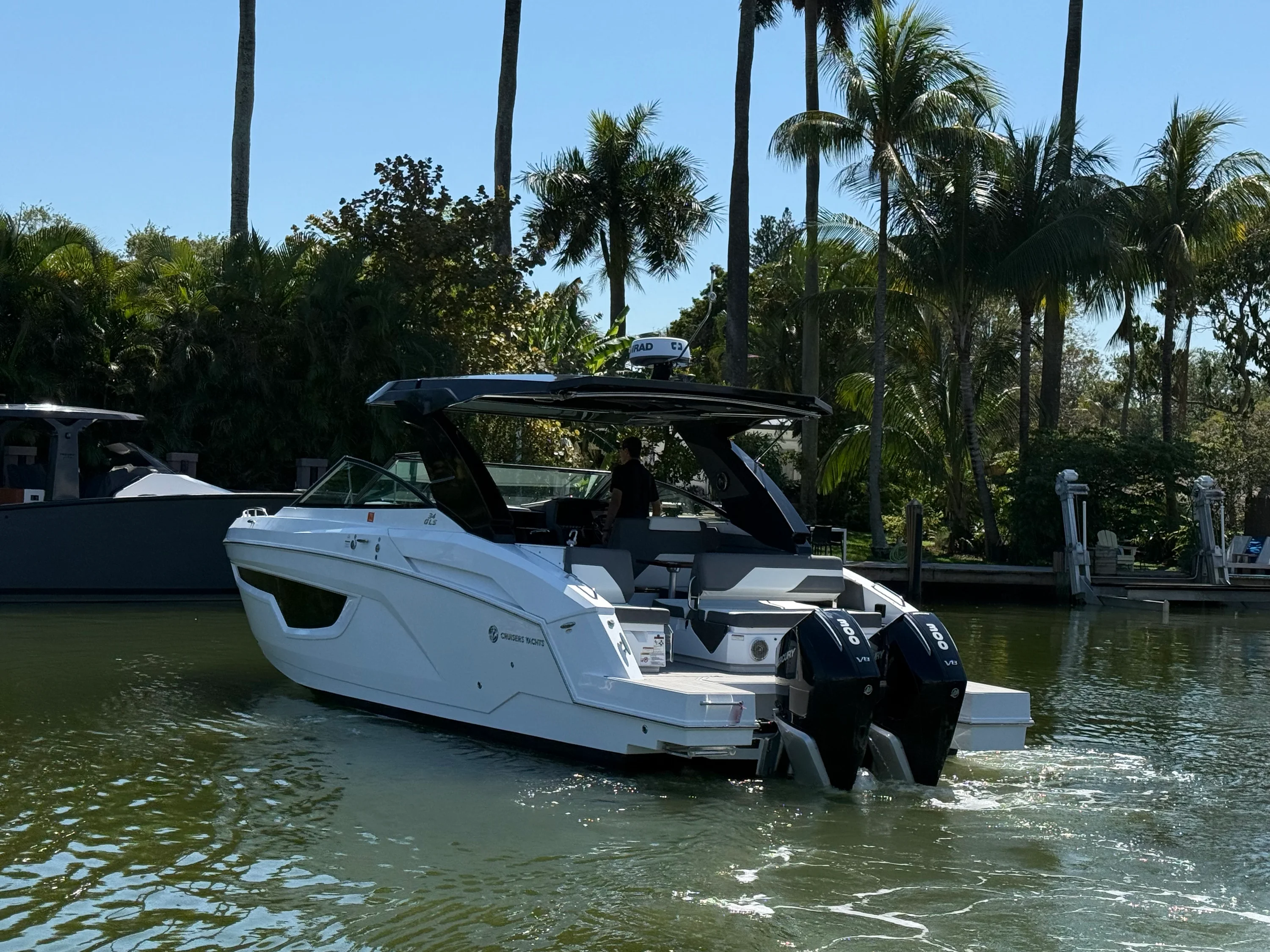 2022 Cruisers Yachts 34 GLS Outboard Image Thumbnail #5