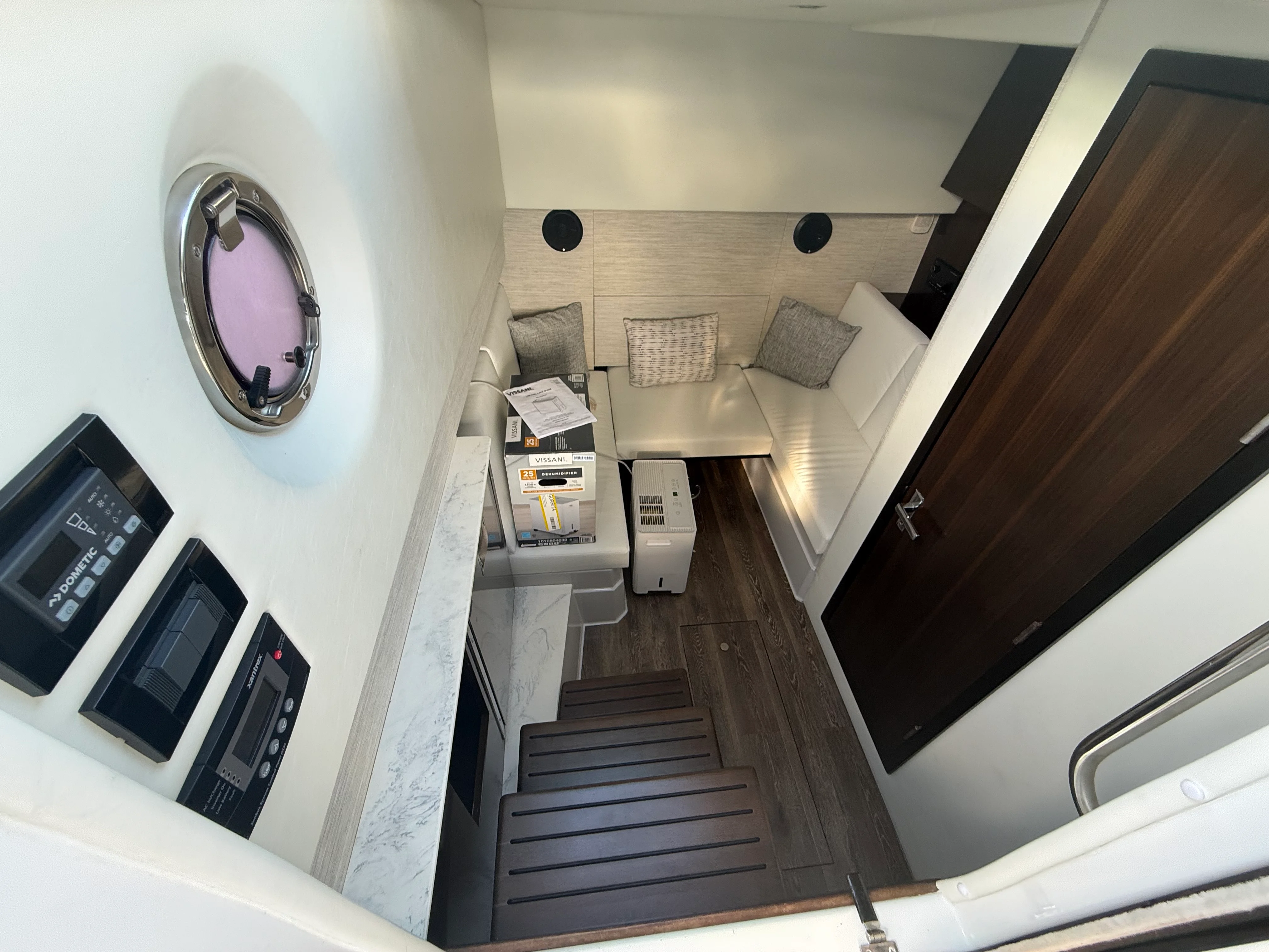 2022 Cruisers Yachts 34 GLS Outboard Image Thumbnail #17