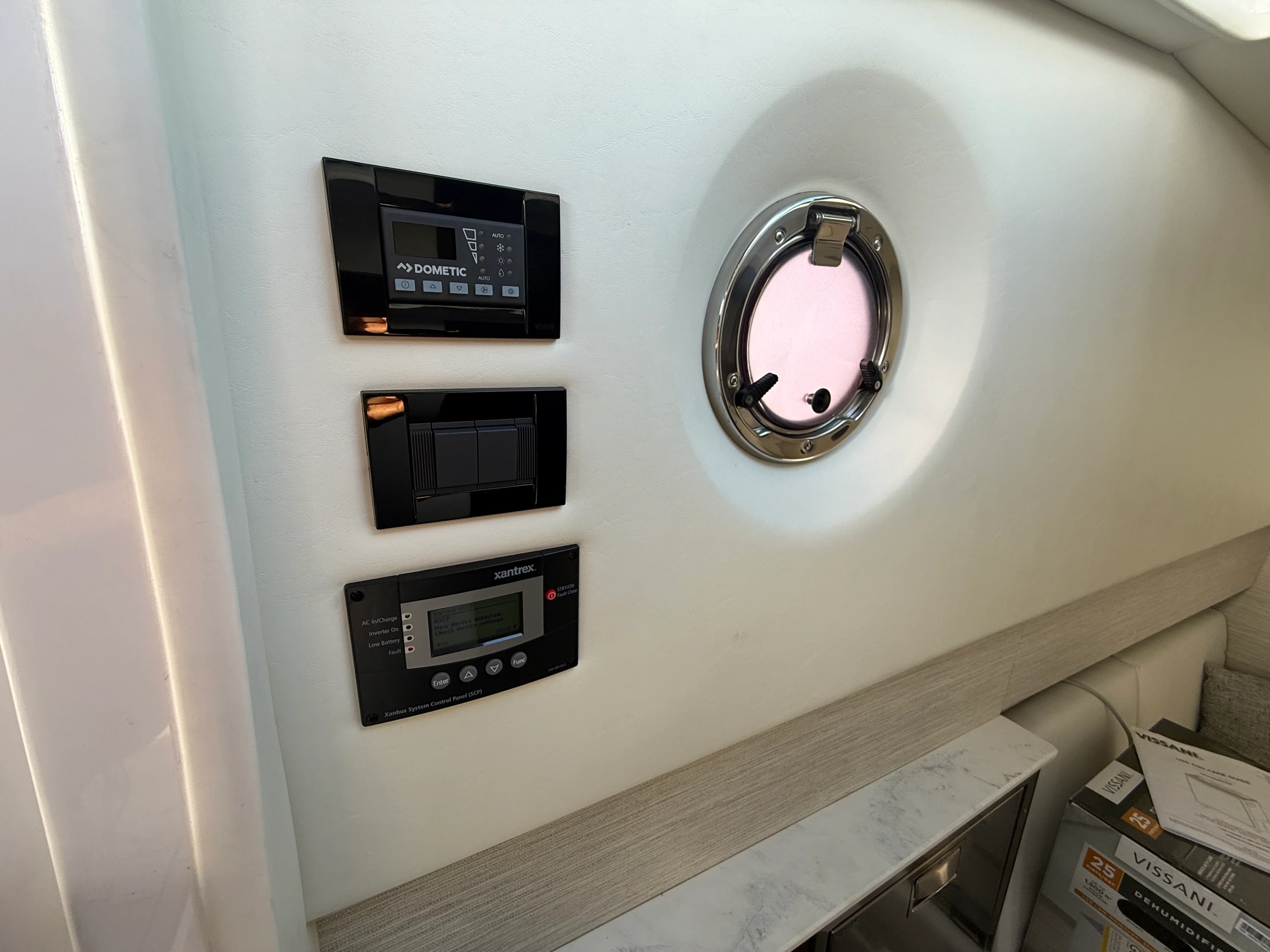 2022 Cruisers Yachts 34 GLS Outboard Image Thumbnail #19