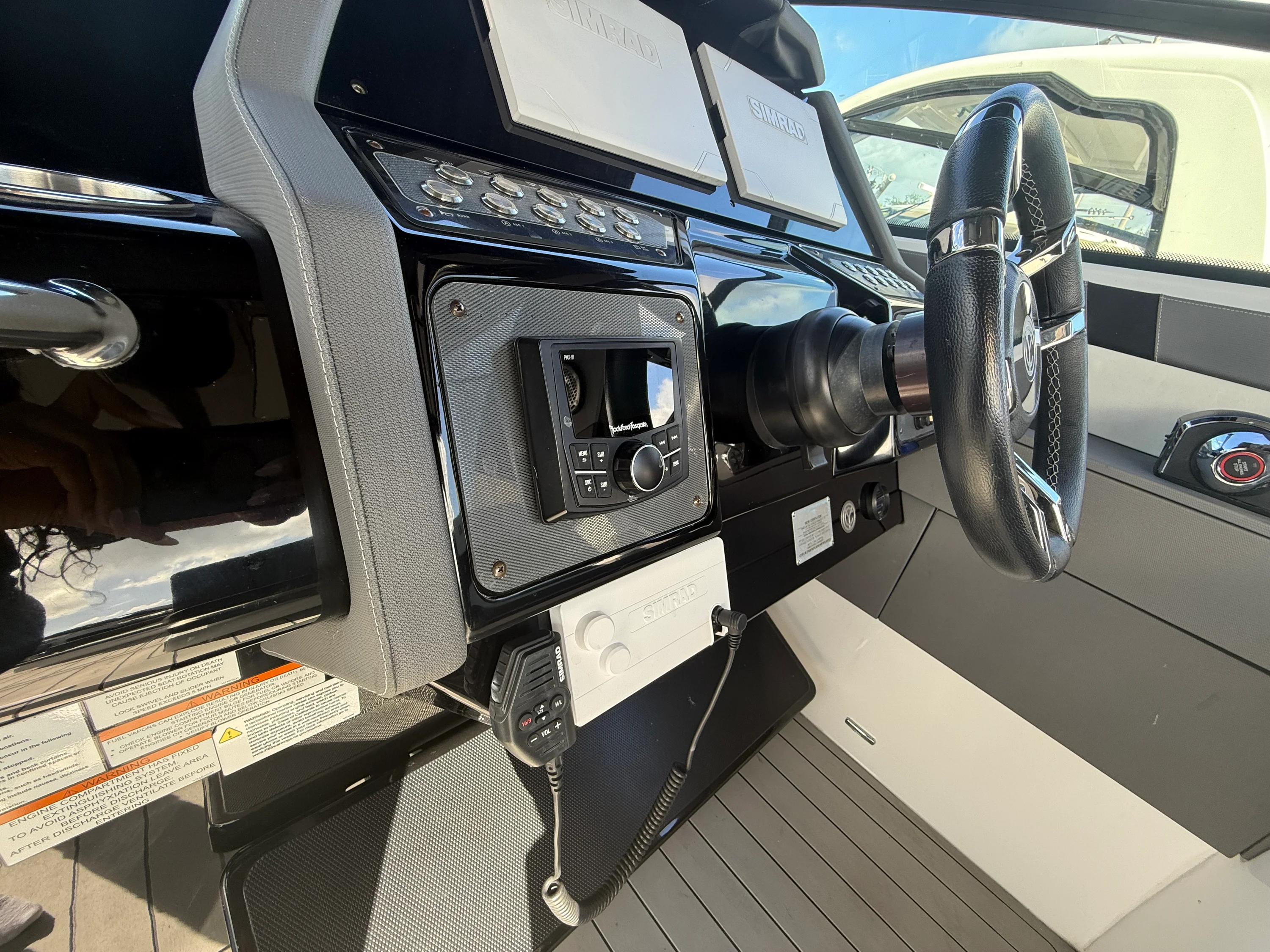 2022 Cruisers Yachts 34 GLS Outboard Image Thumbnail #12