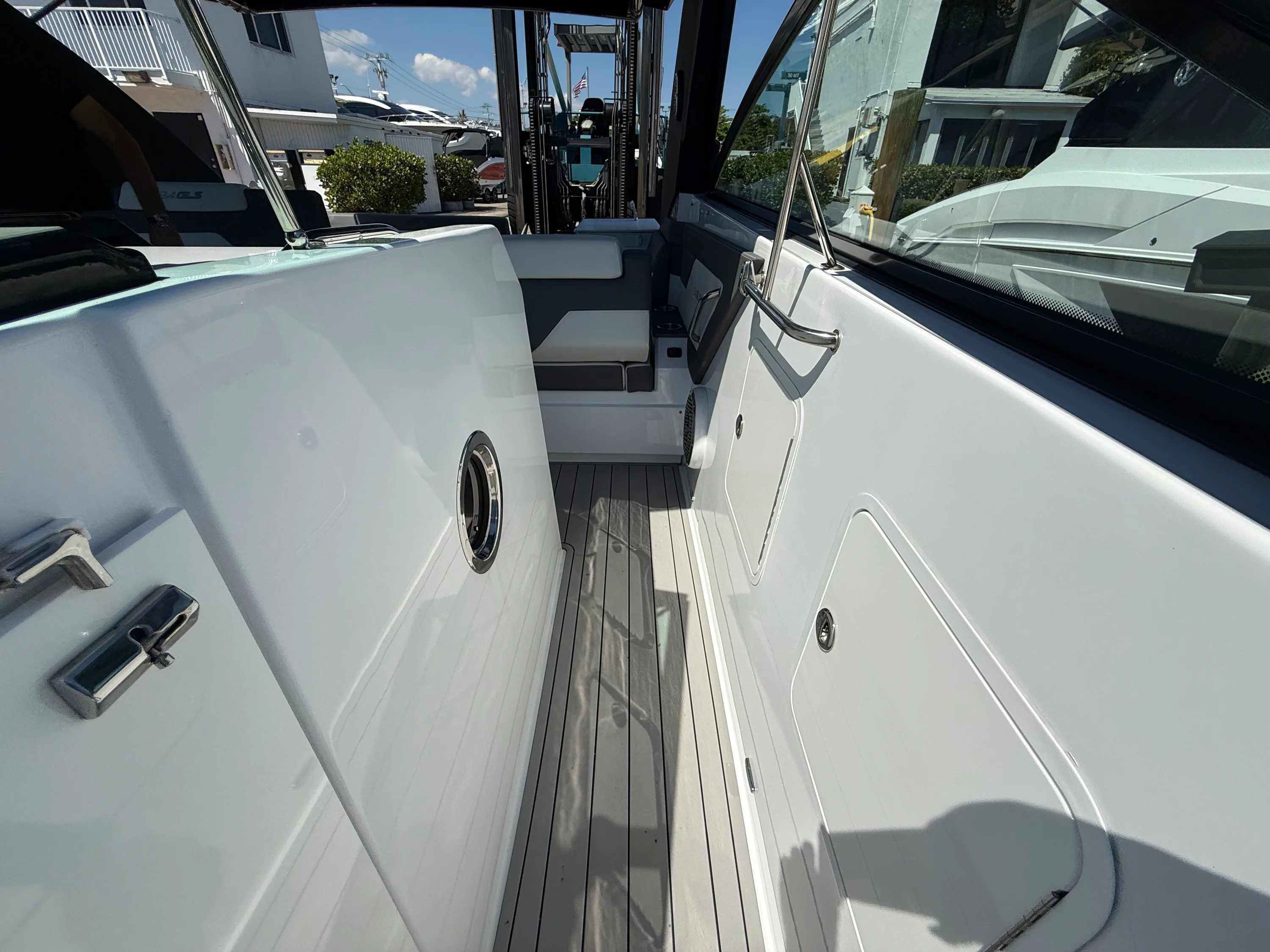 2022 Cruisers Yachts 34 GLS Outboard Image Thumbnail #44