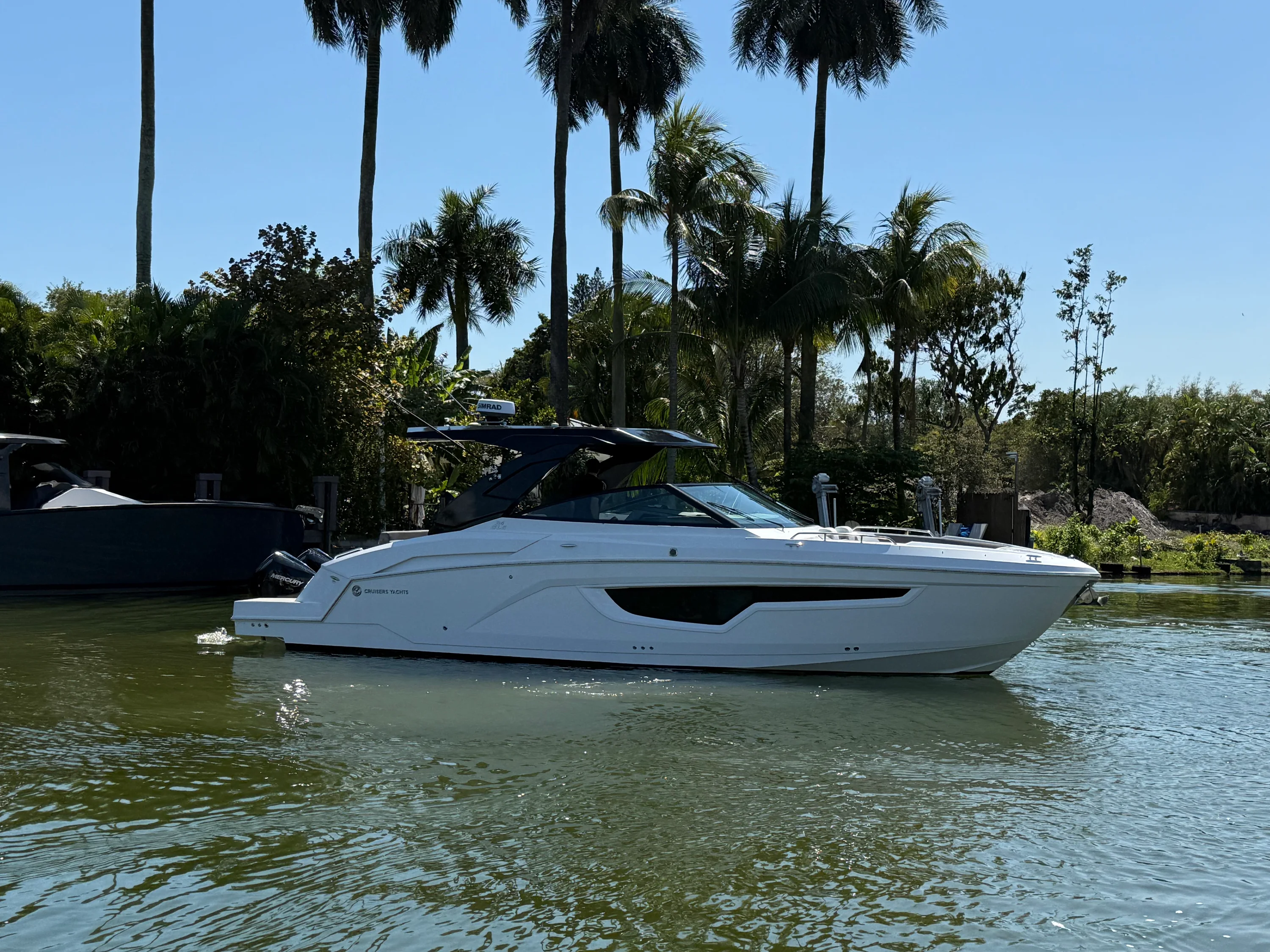 2022 Cruisers Yachts 34 GLS Outboard Image Thumbnail #11