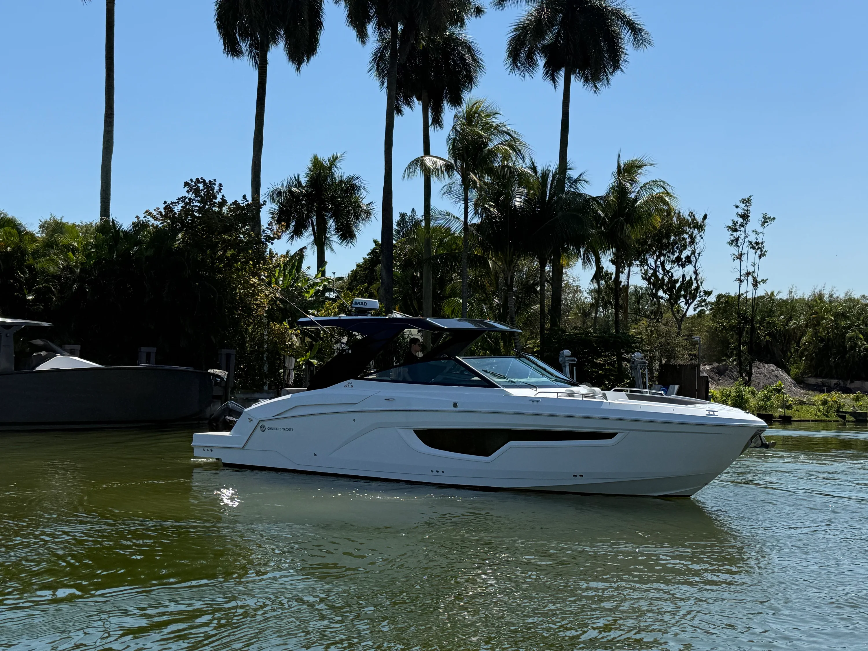 2022 Cruisers Yachts 34 GLS Outboard Image Thumbnail #9